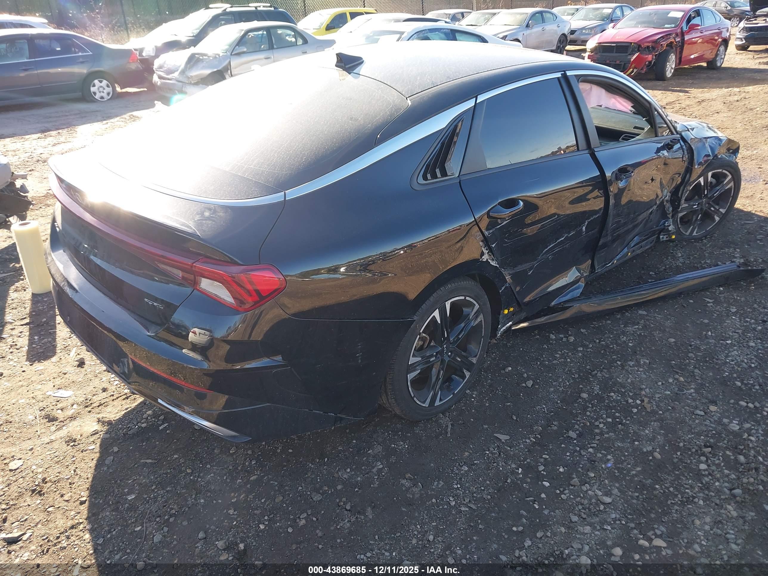 KIA K5 image 4