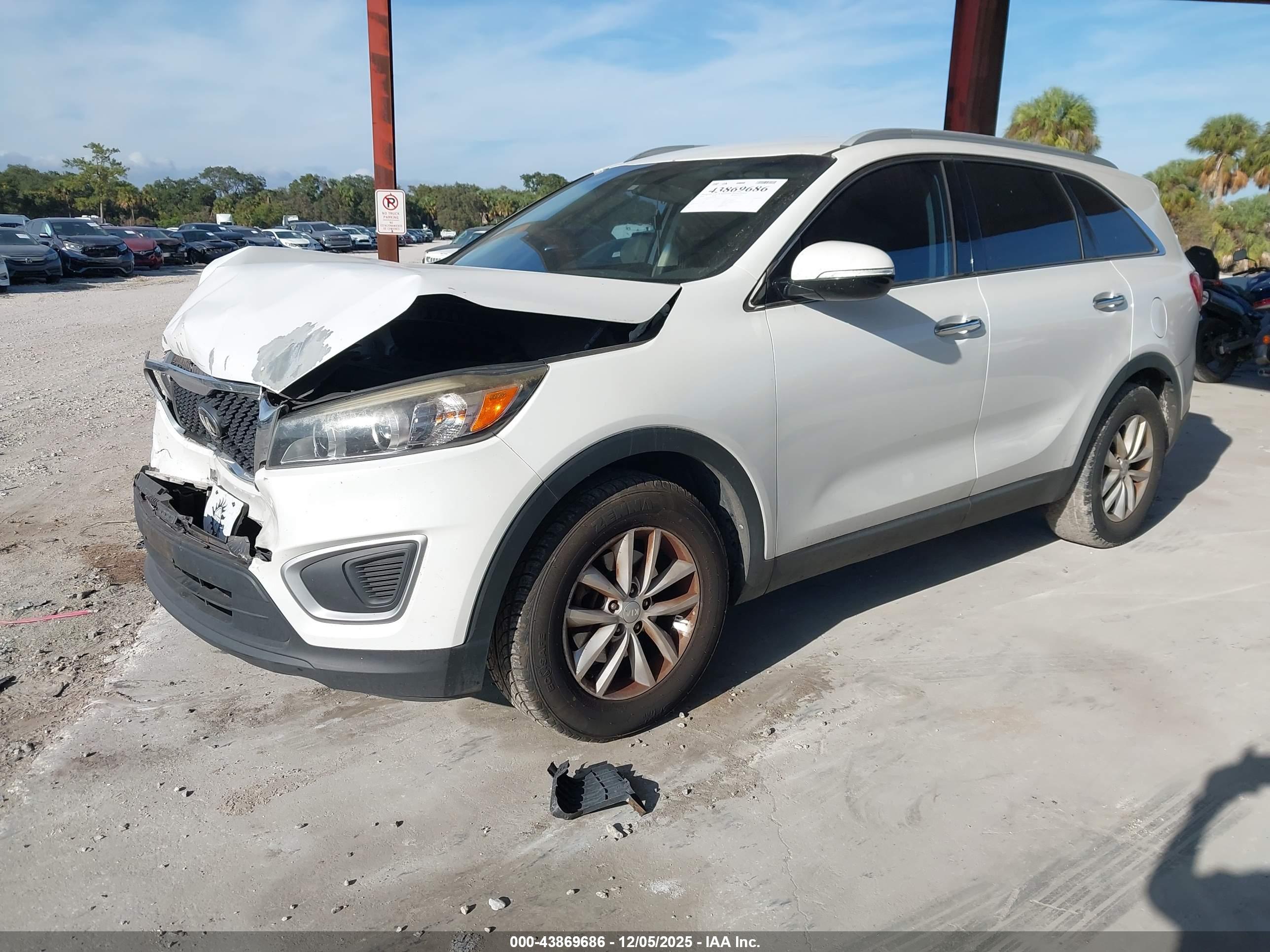 KIA SORENTO image 2