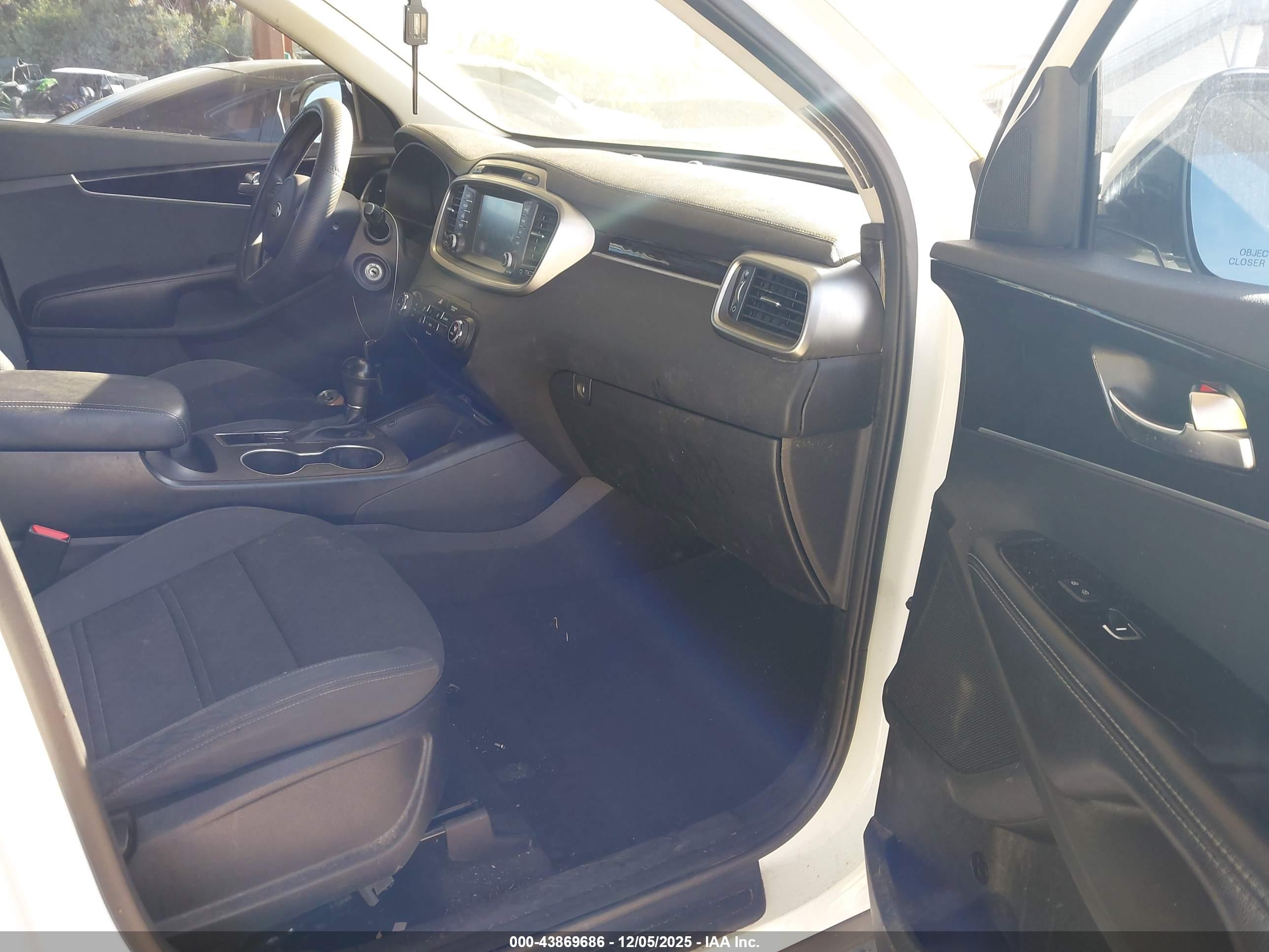 KIA SORENTO image 5