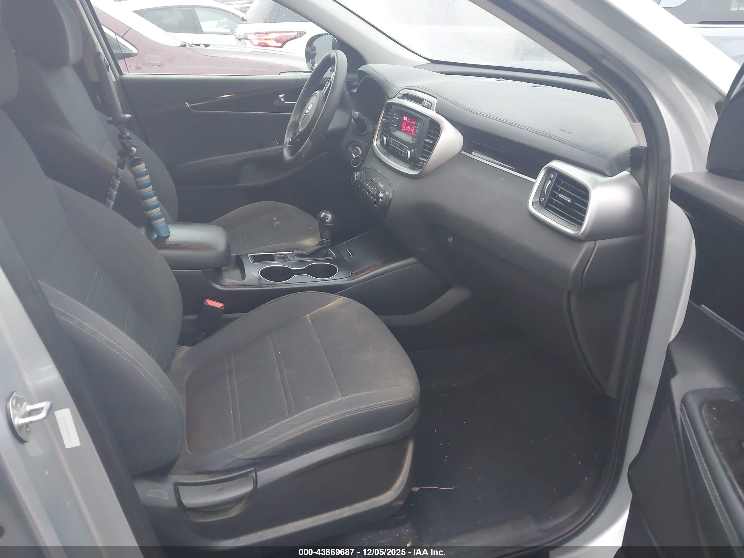 KIA SORENTO image 5