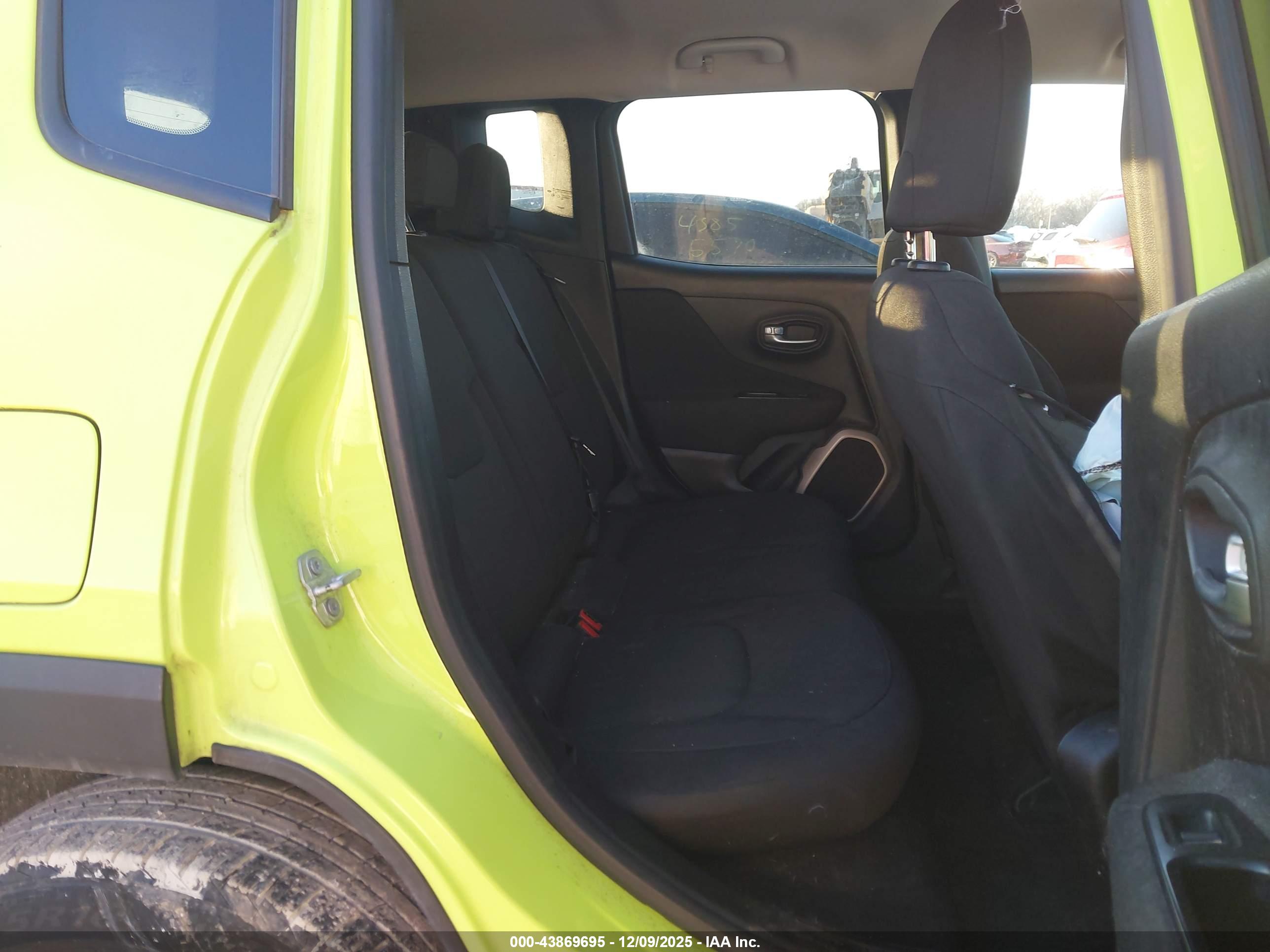 JEEP RENEGADE image 8