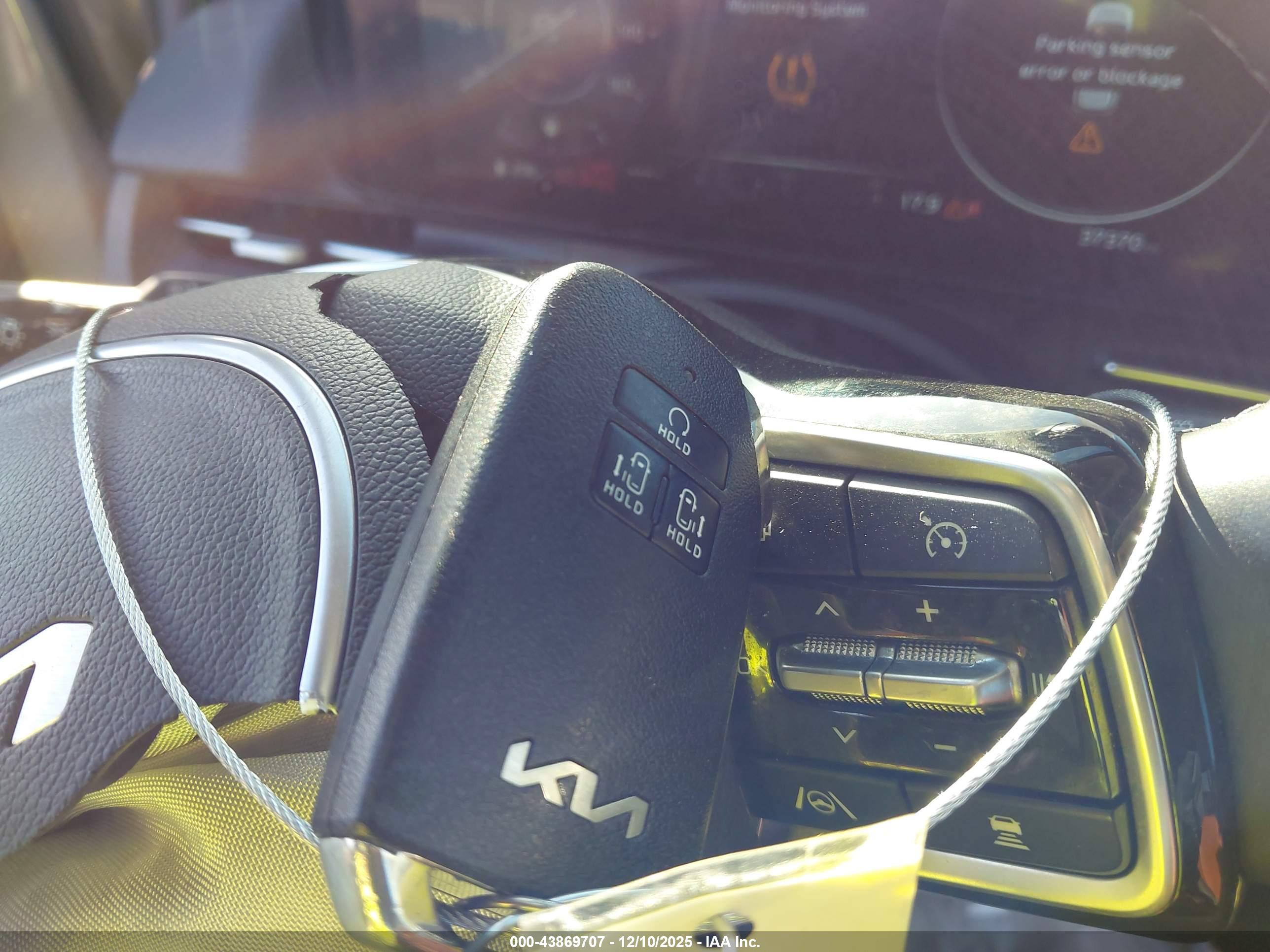 KIA CARNIVAL image 11