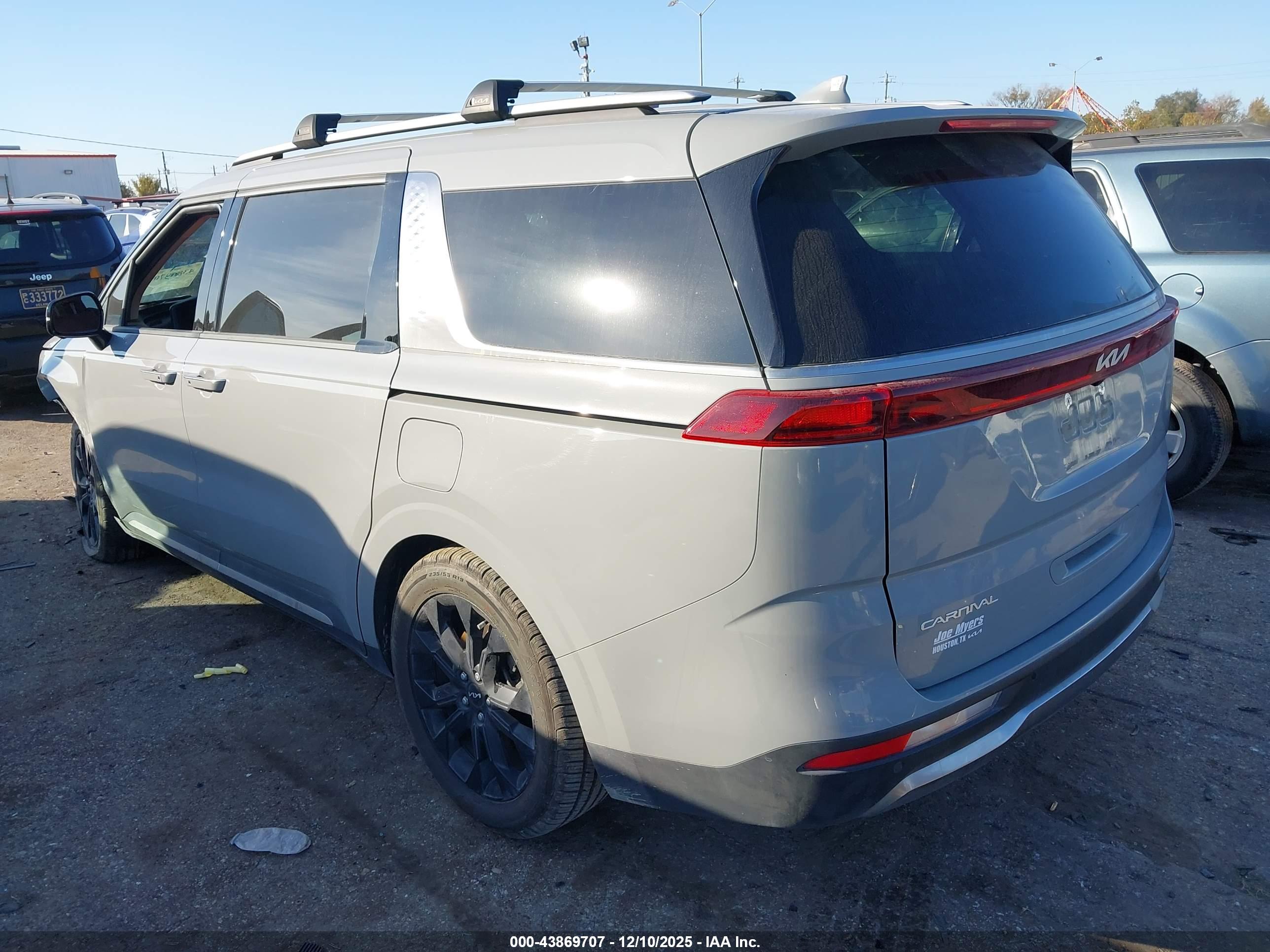 KIA CARNIVAL image 3