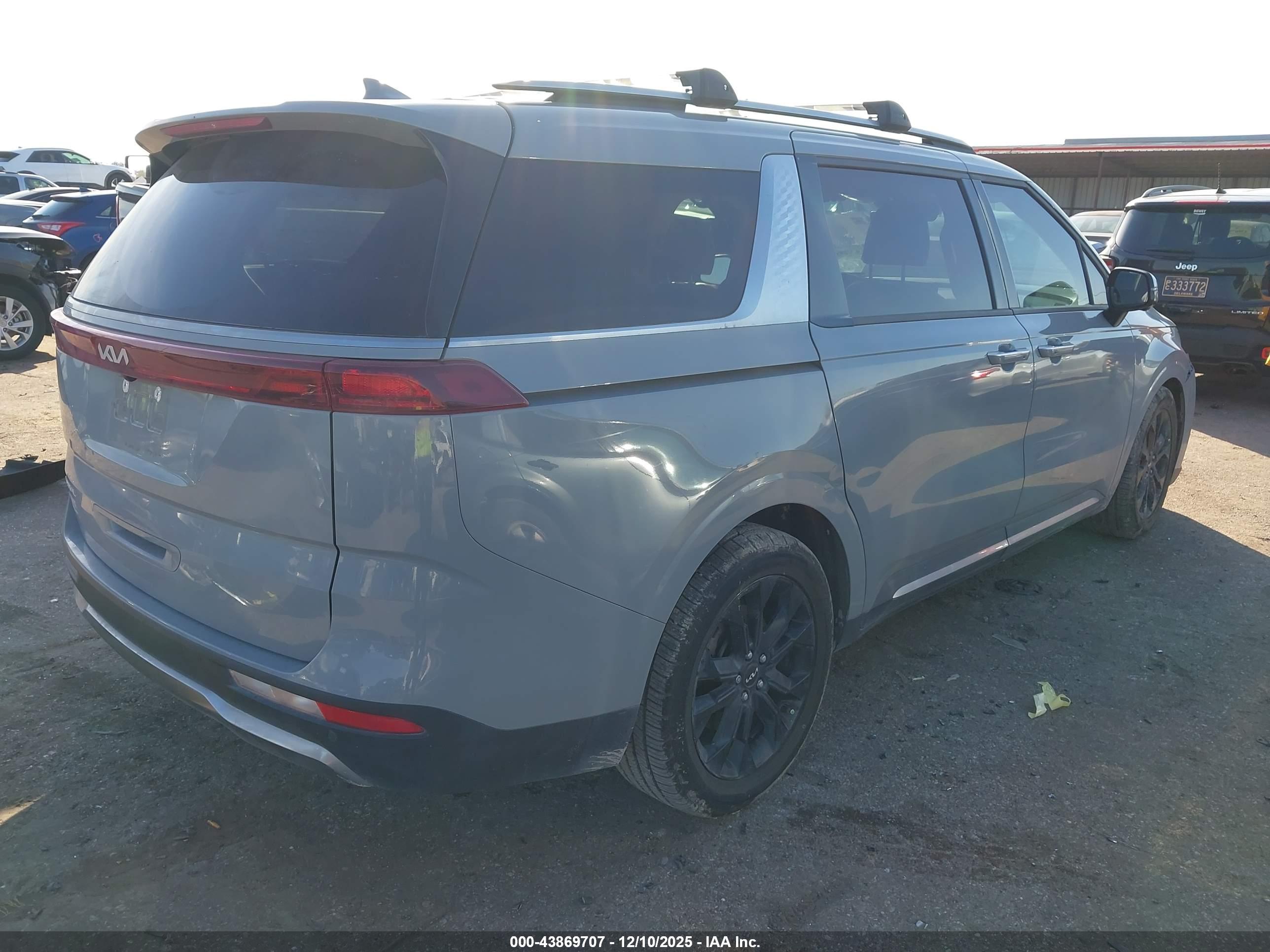 KIA CARNIVAL image 4