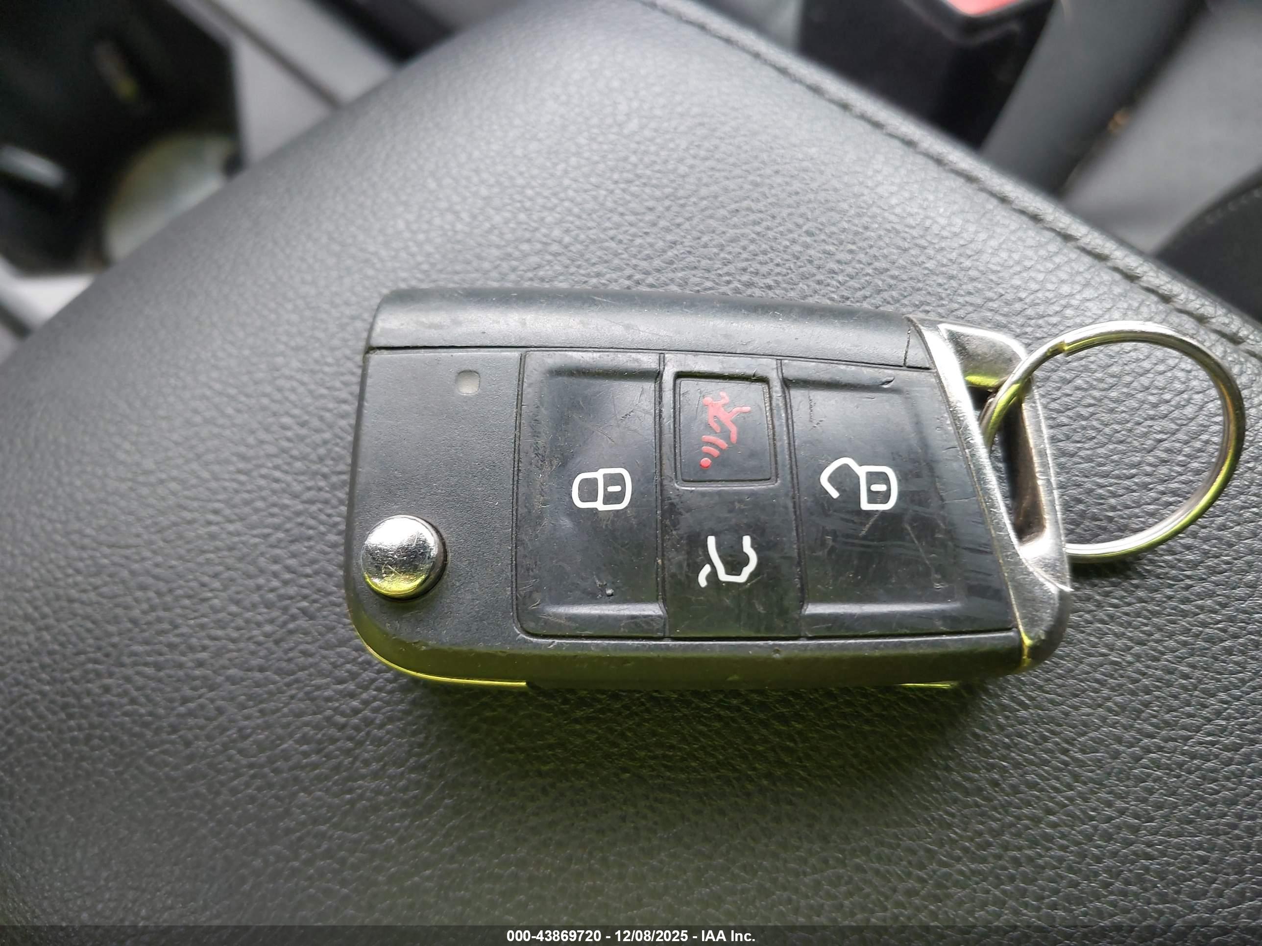 VOLKSWAGEN TIGUAN image 11