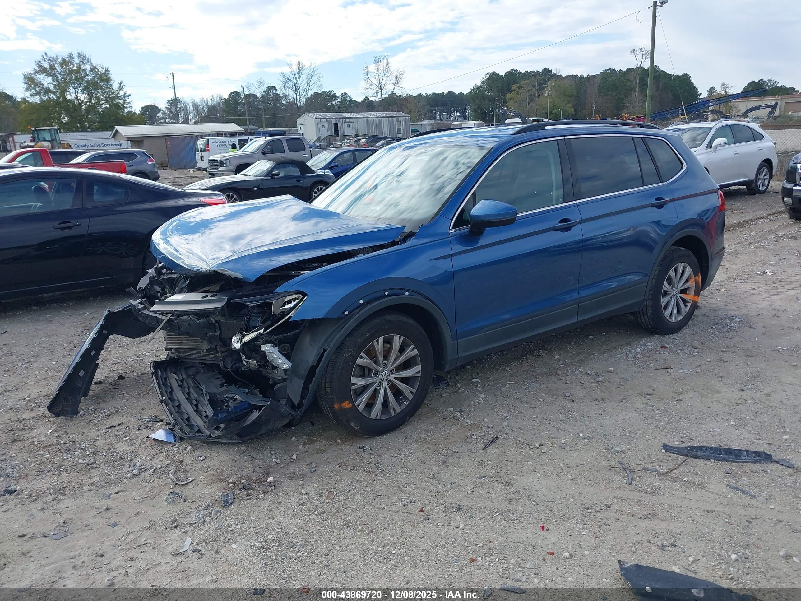 VOLKSWAGEN TIGUAN image 2