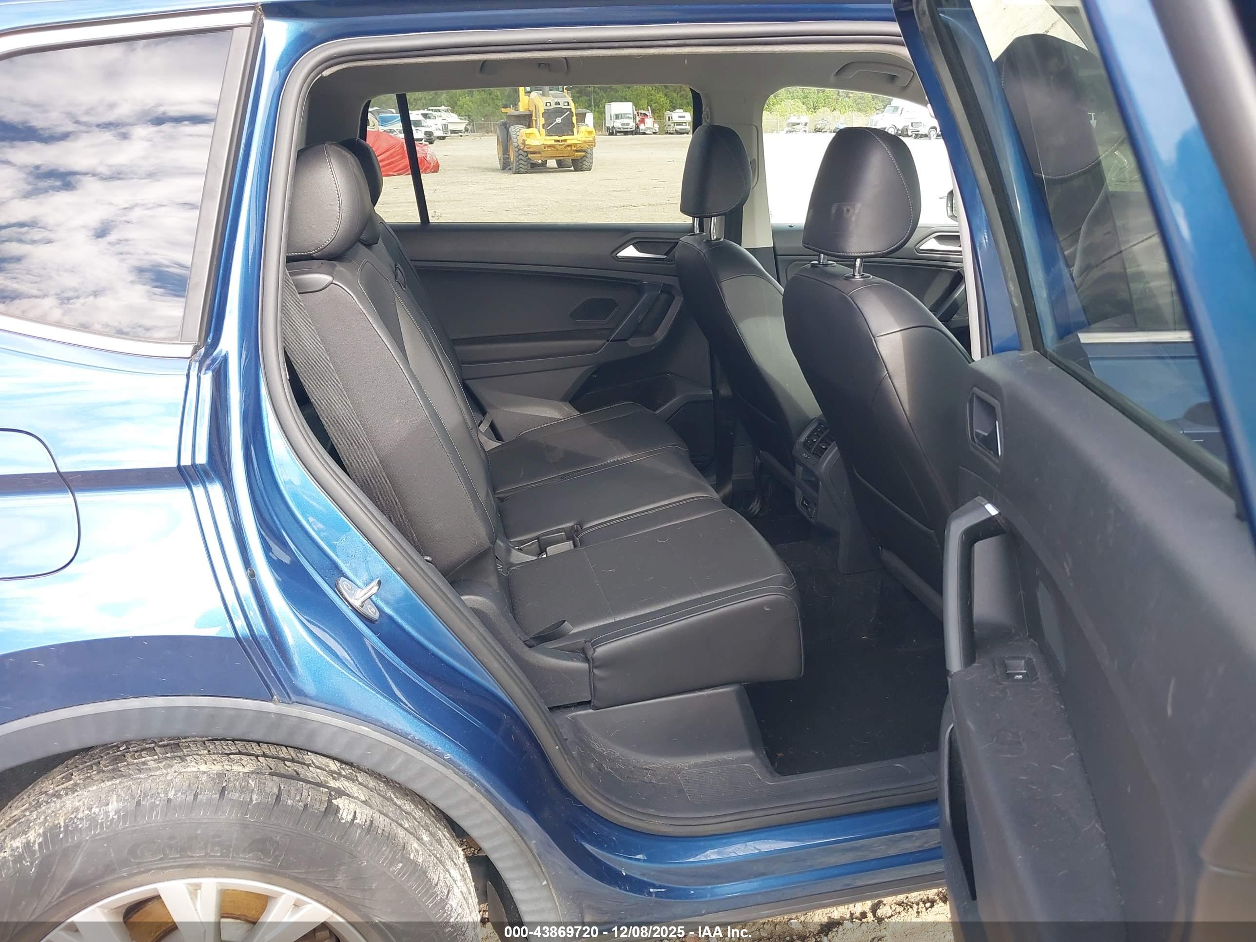 VOLKSWAGEN TIGUAN image 8