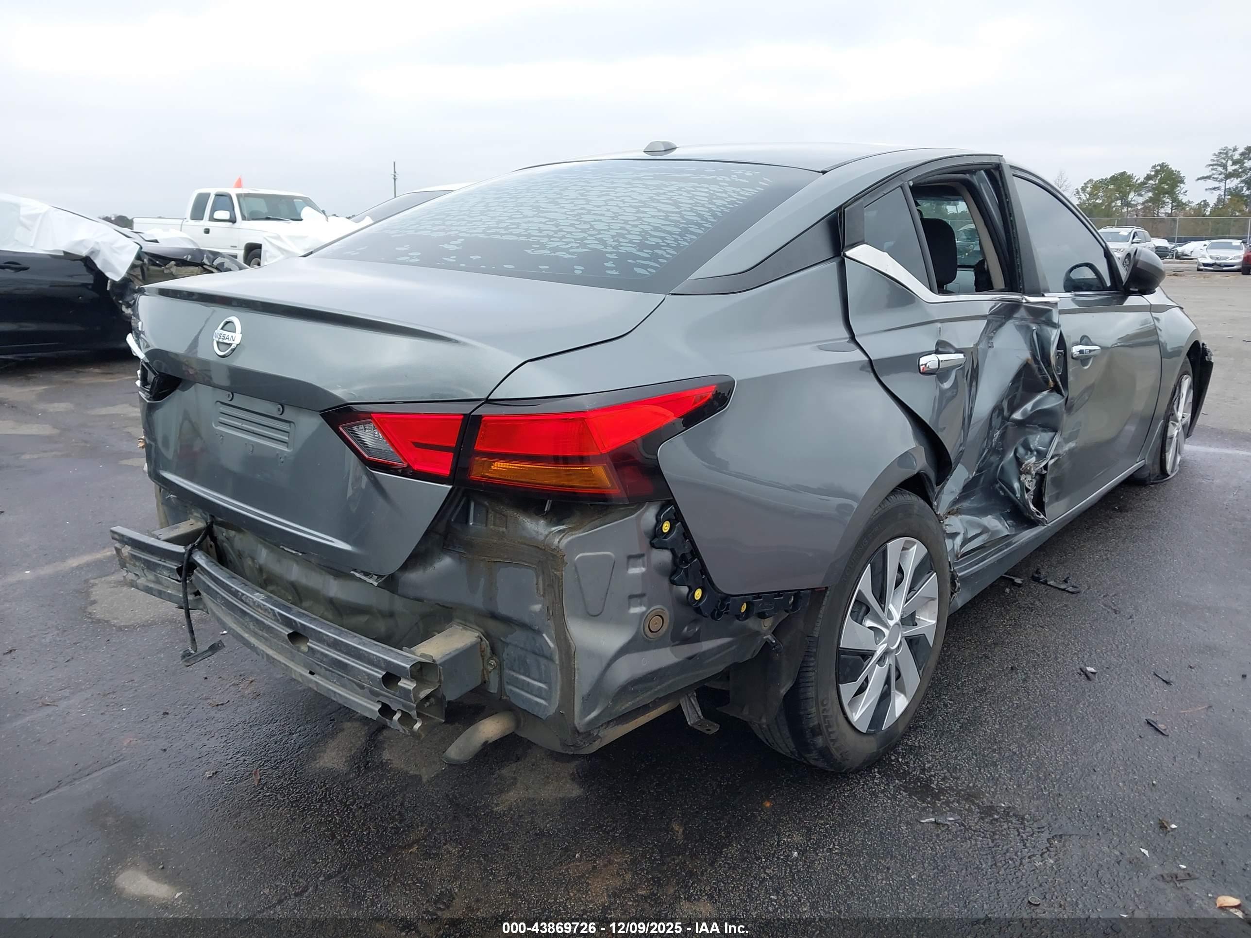 NISSAN ALTIMA image 4