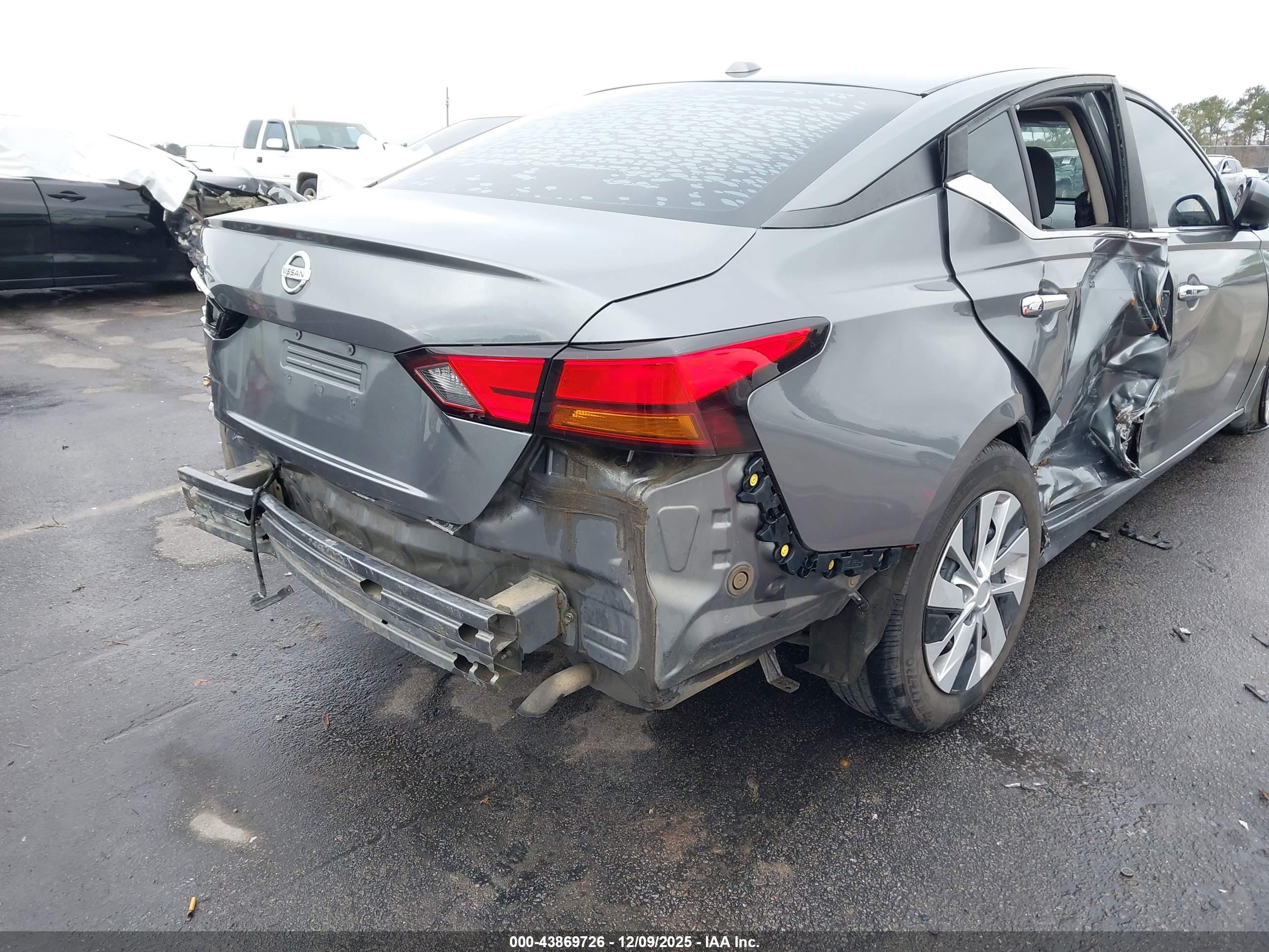 NISSAN ALTIMA image 6