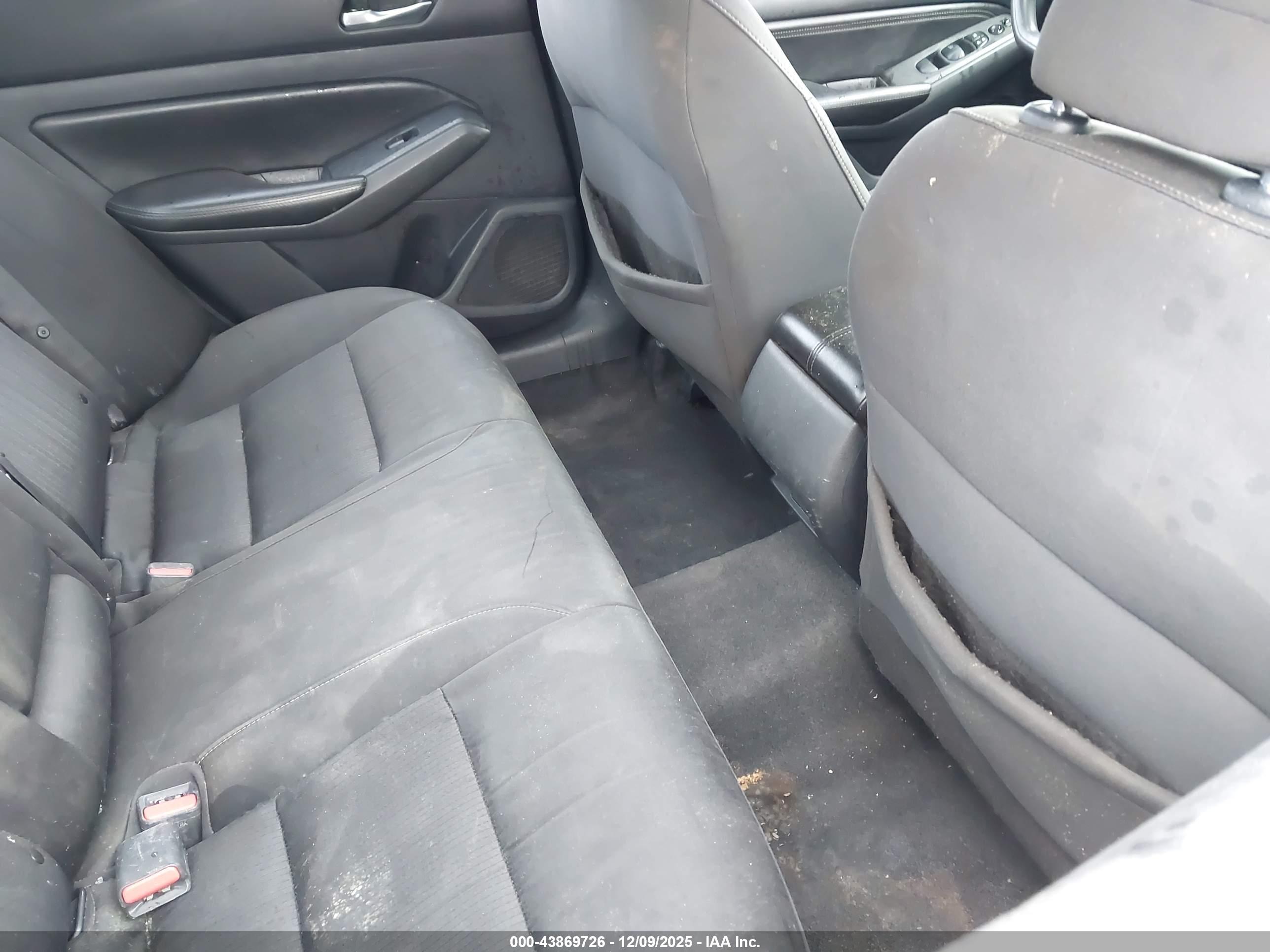 NISSAN ALTIMA image 8