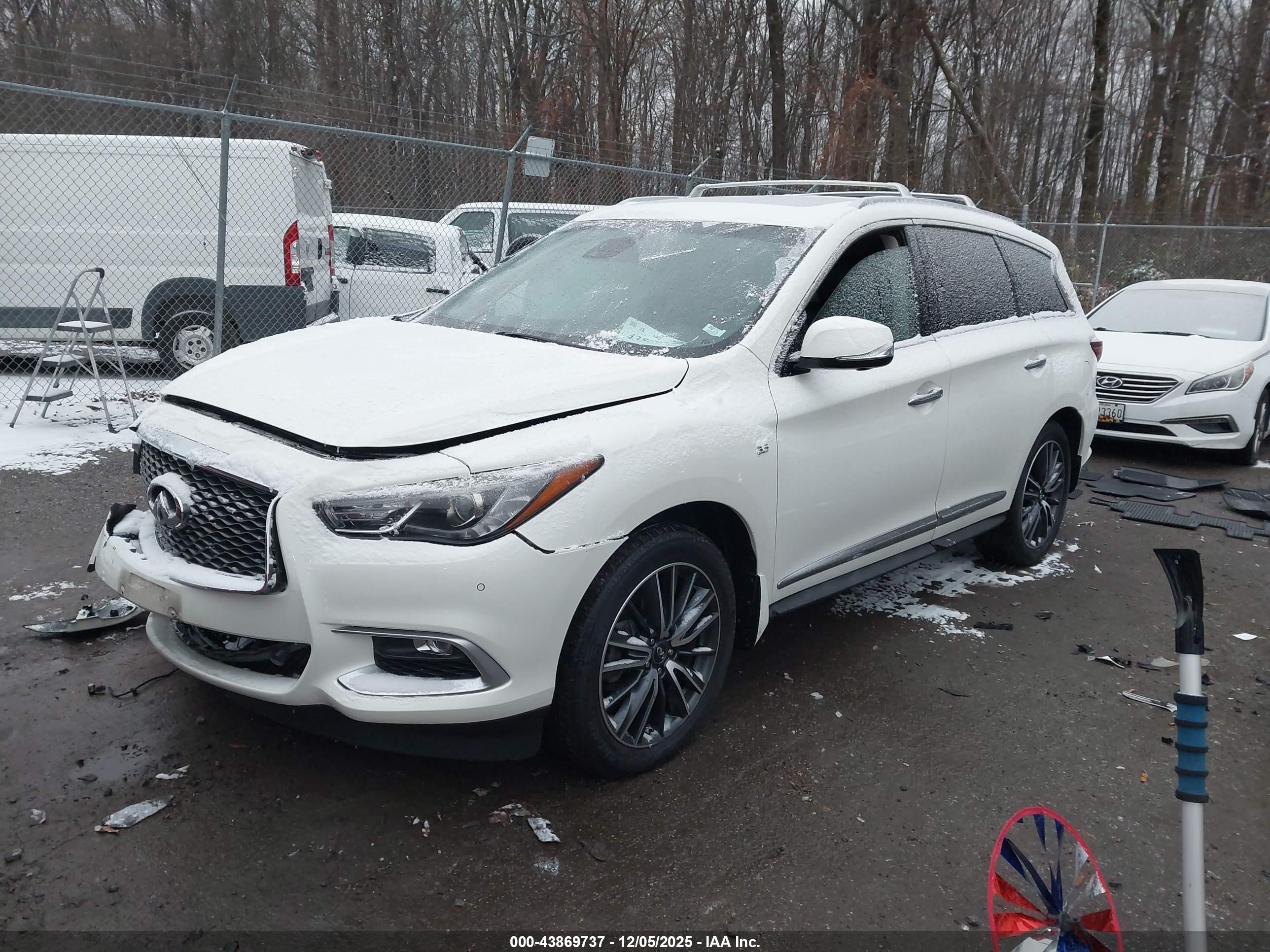 INFINITI QX60 image 2