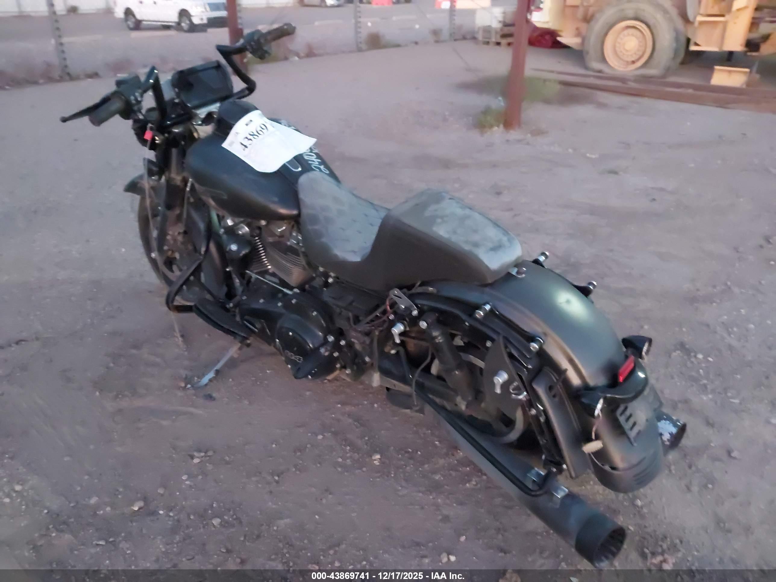 HARLEY-DAVIDSON FLHXS image 3