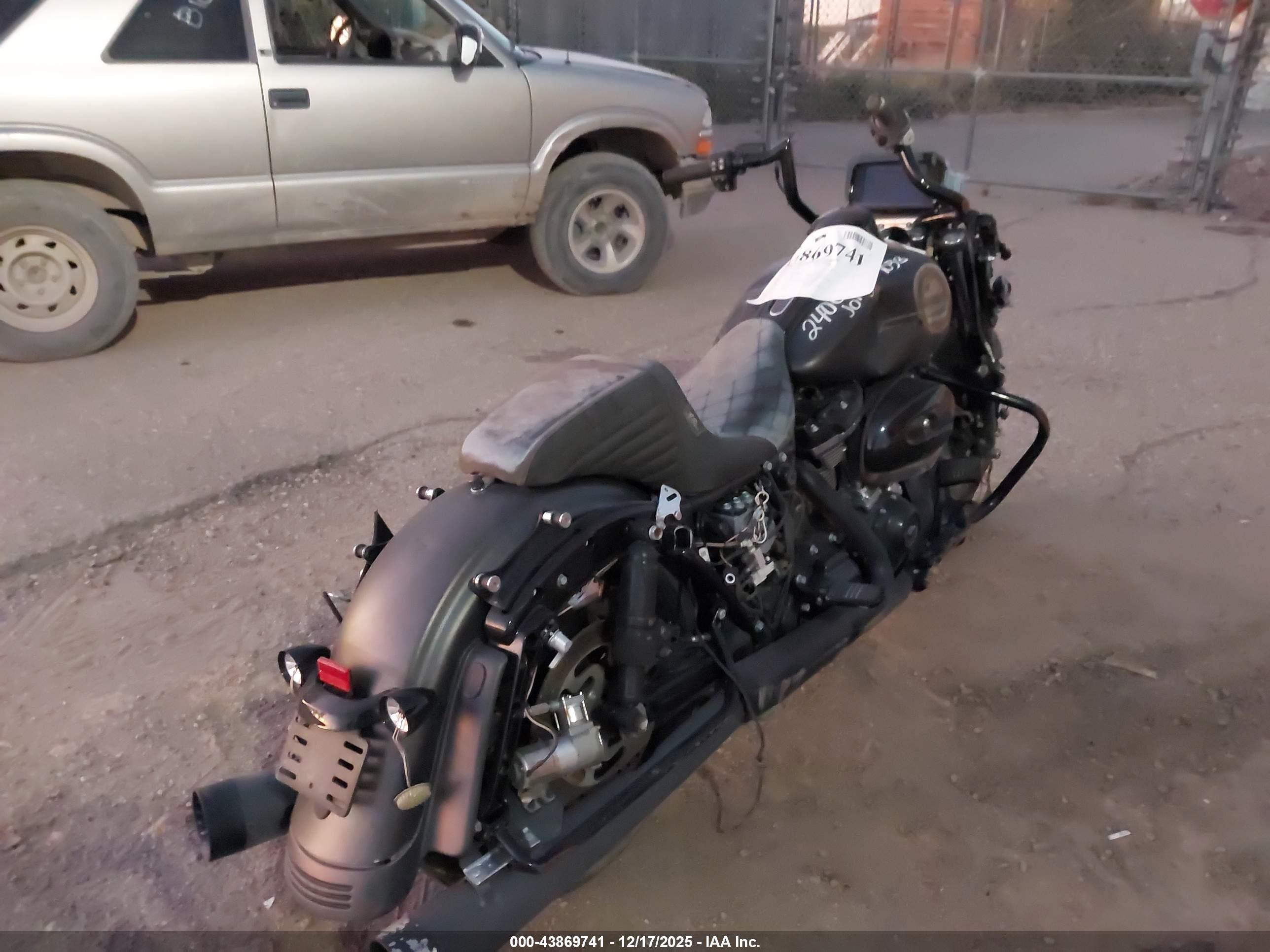 HARLEY-DAVIDSON FLHXS image 4