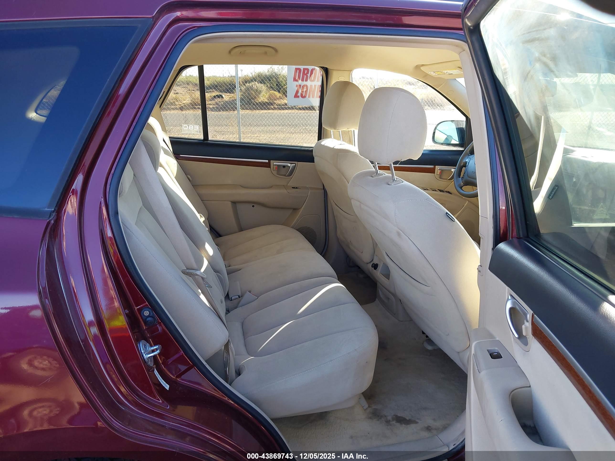 HYUNDAI SANTA image 8