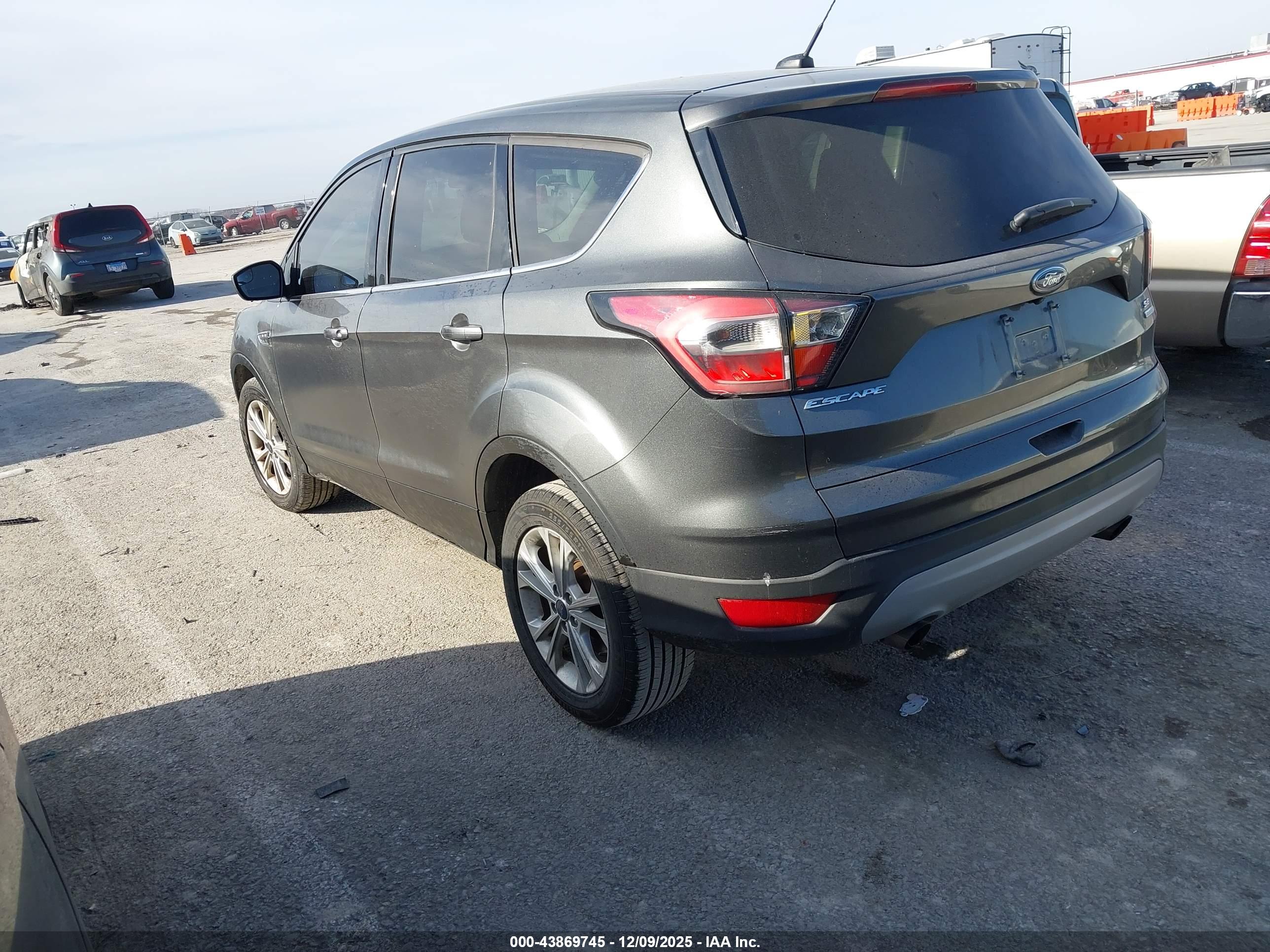 FORD ESCAPE image 3