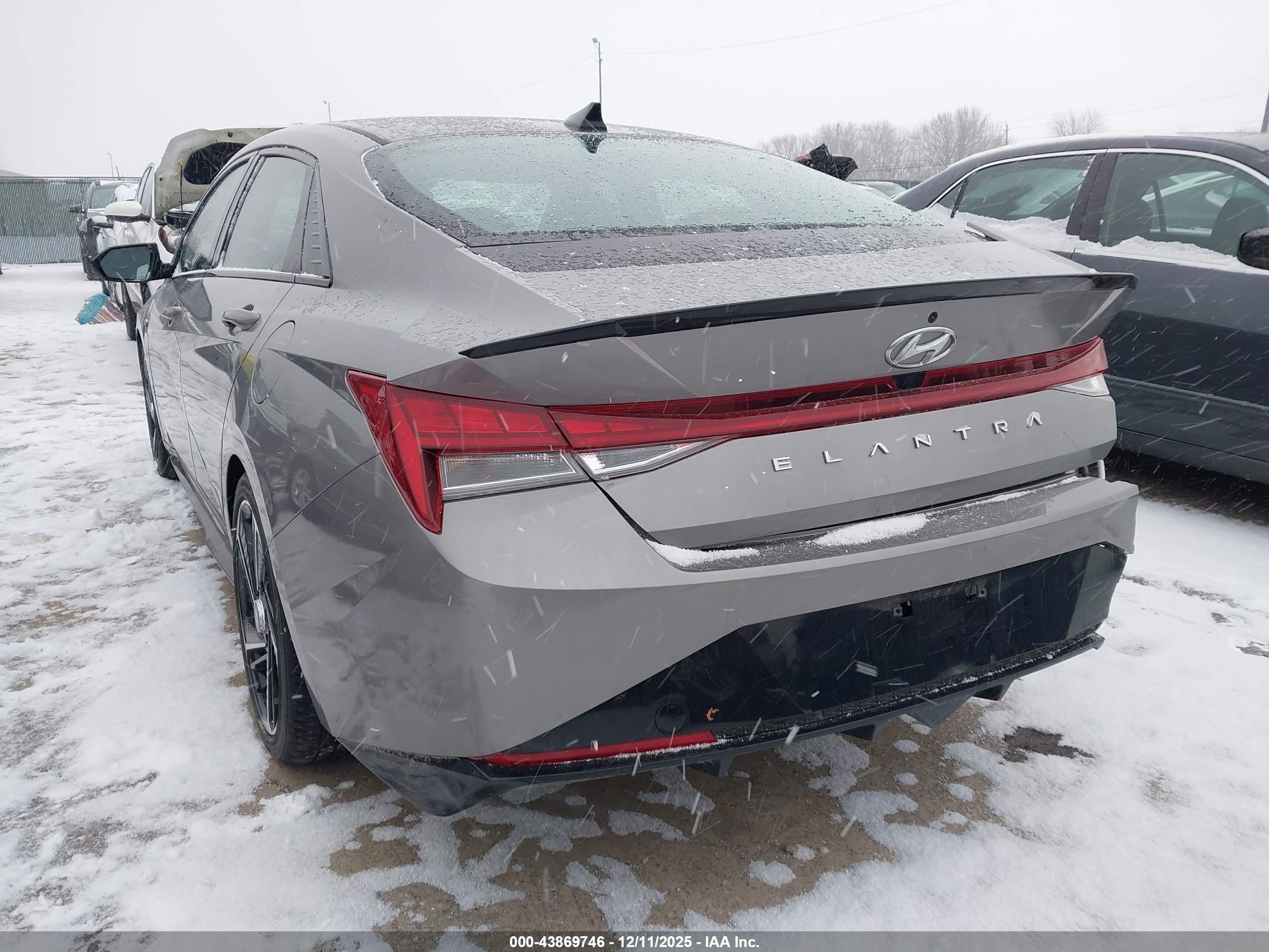 HYUNDAI ELANTRA image 3