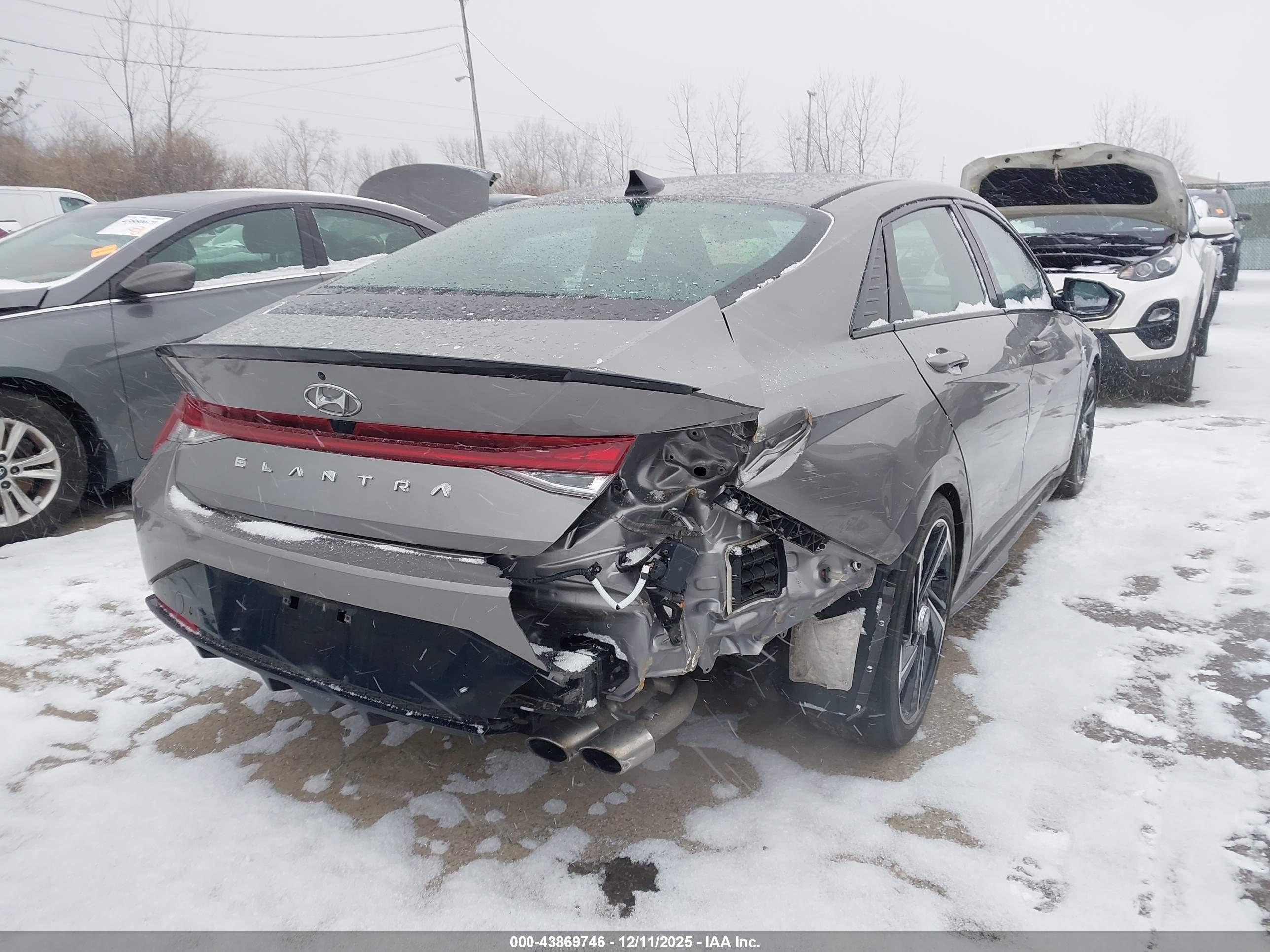 HYUNDAI ELANTRA image 4