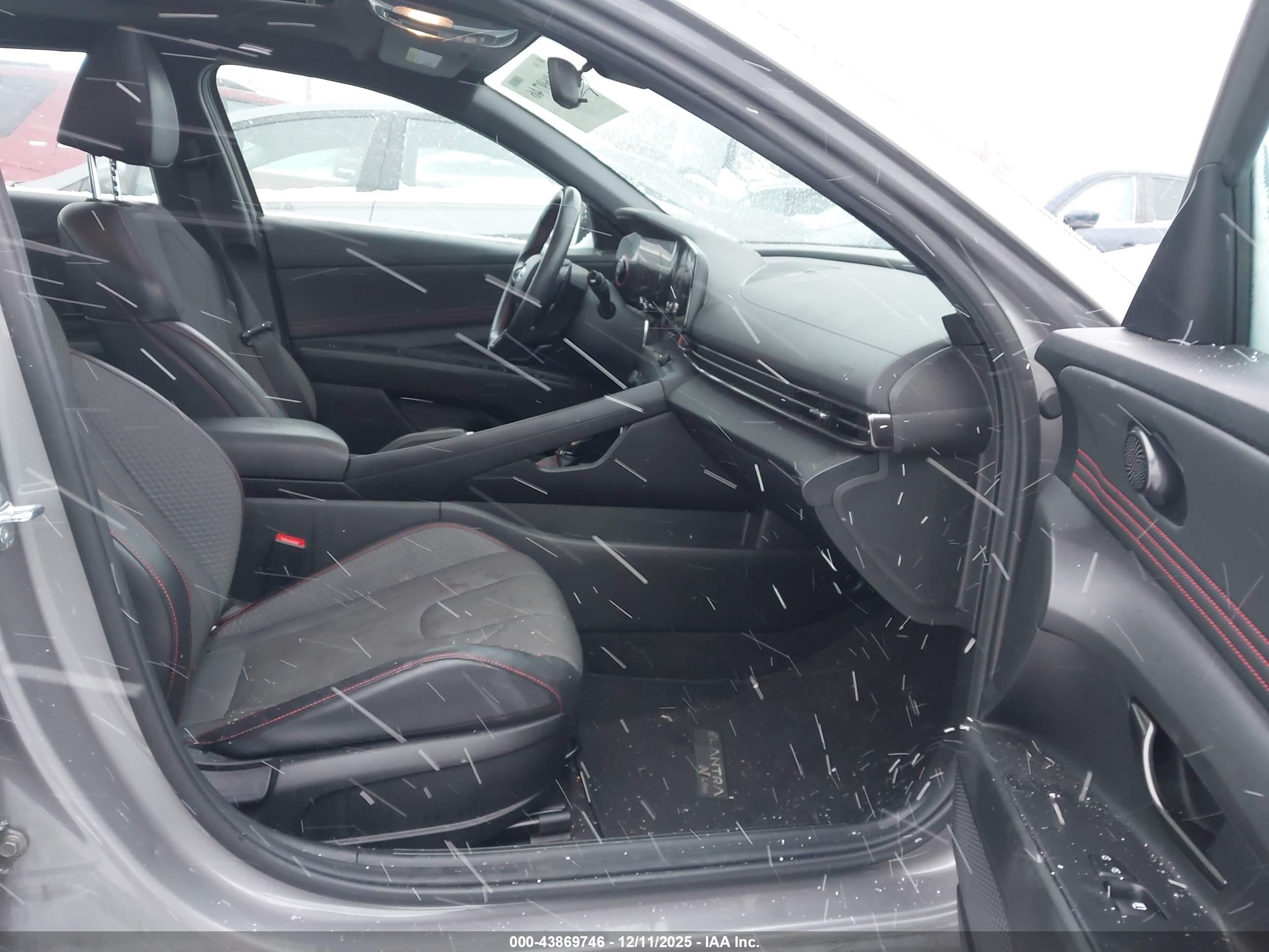 HYUNDAI ELANTRA image 5