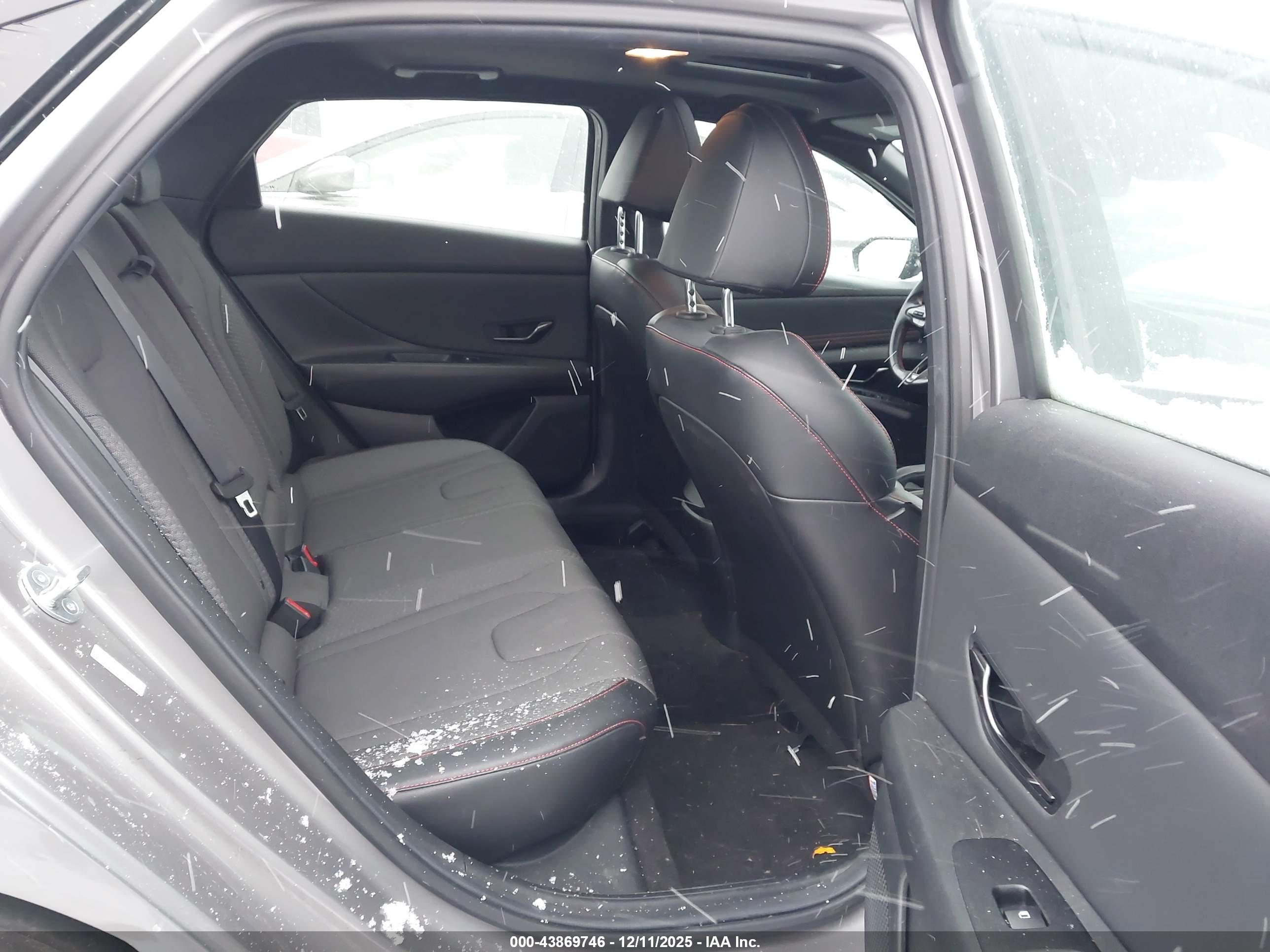 HYUNDAI ELANTRA image 8