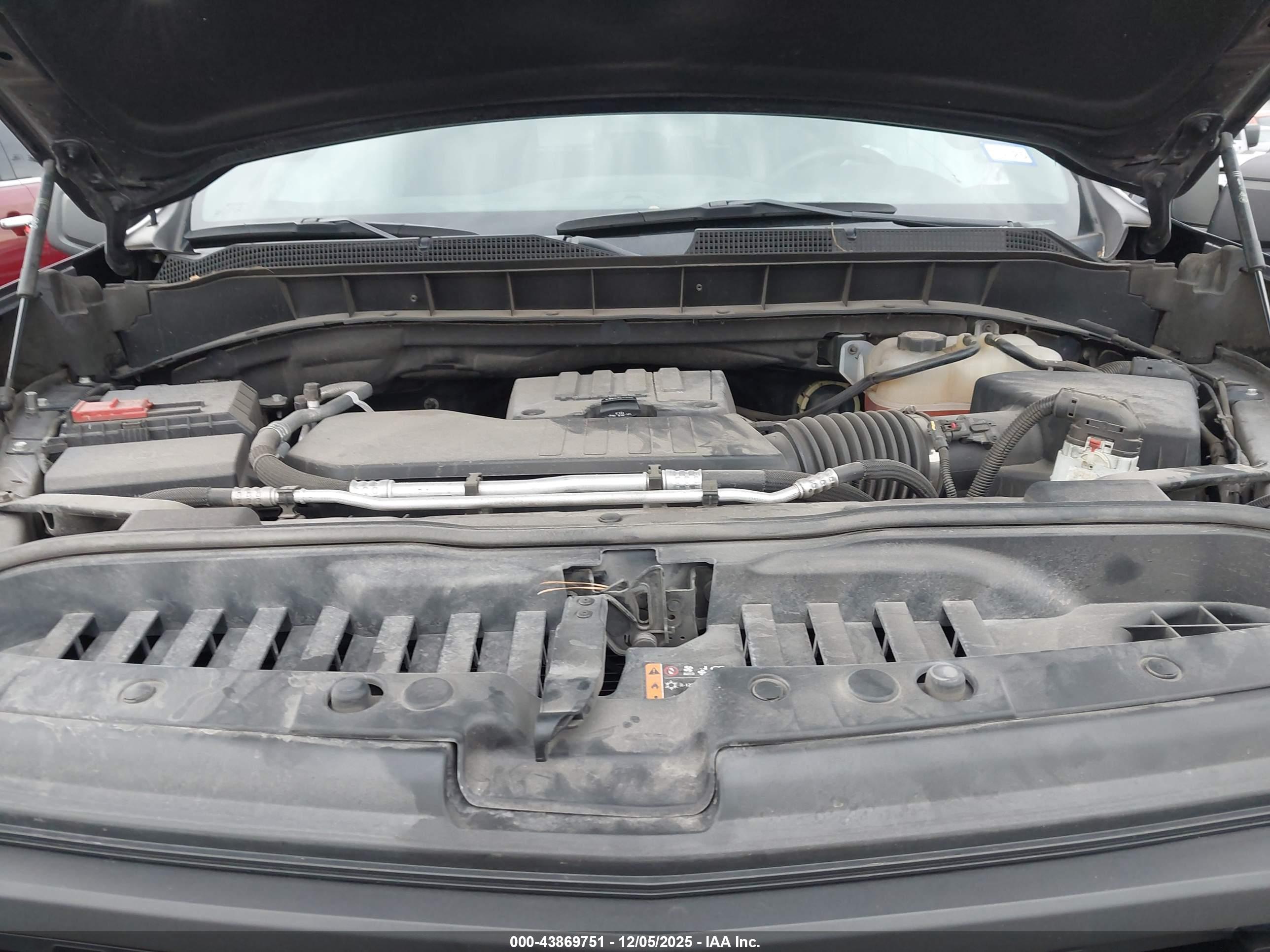 CHEVROLET SILVERADO image 10