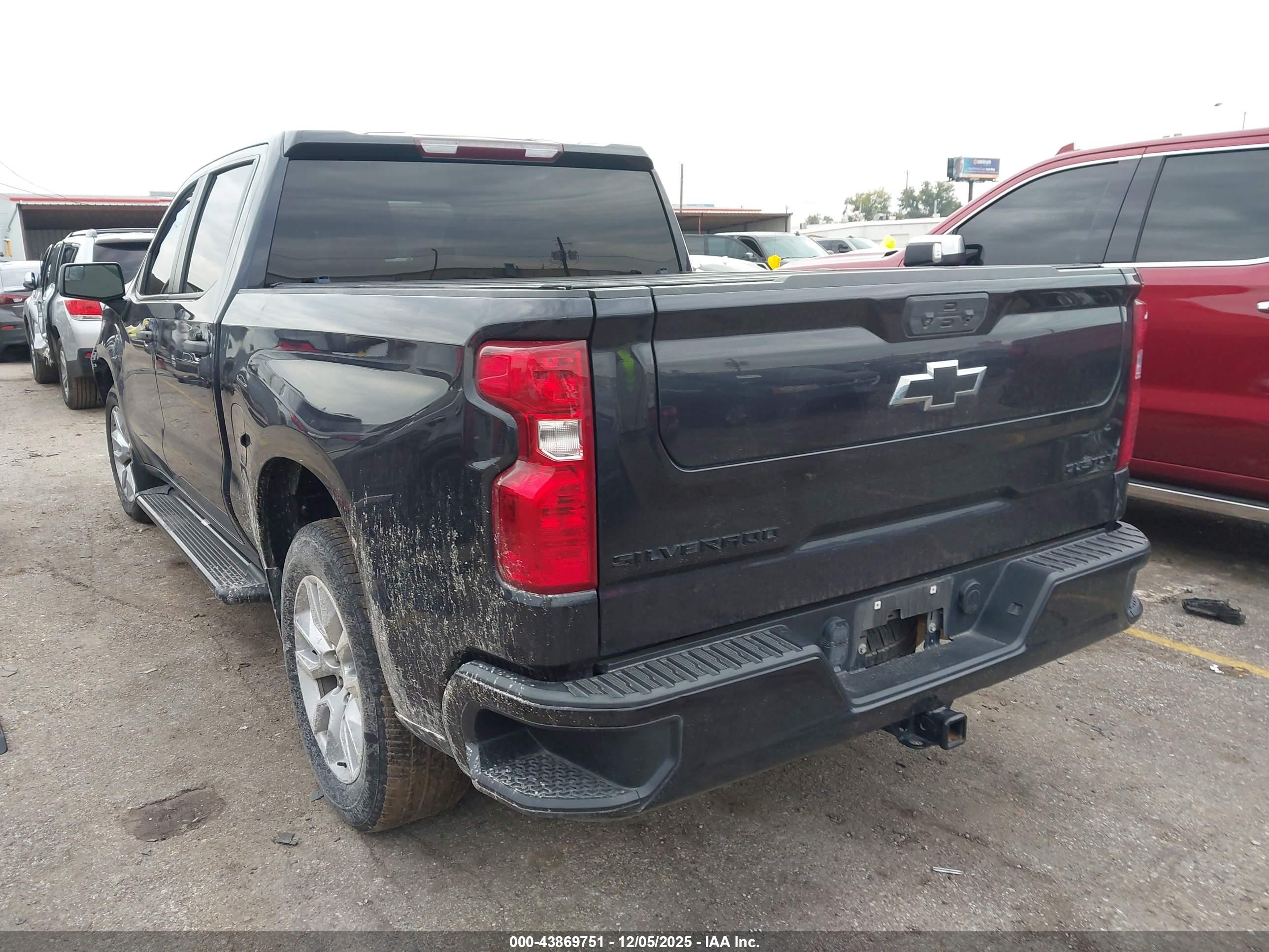 CHEVROLET SILVERADO image 3