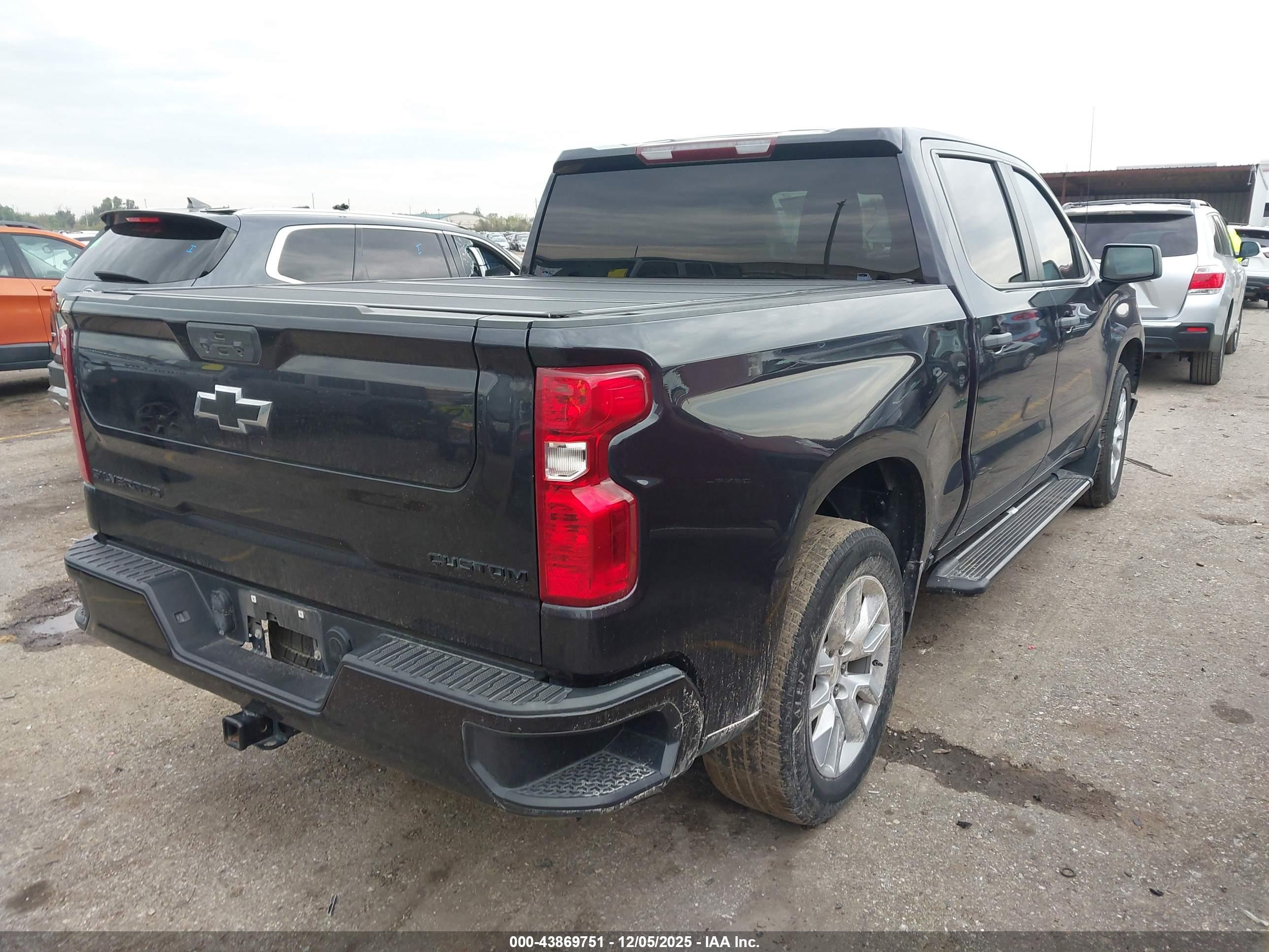 CHEVROLET SILVERADO image 4