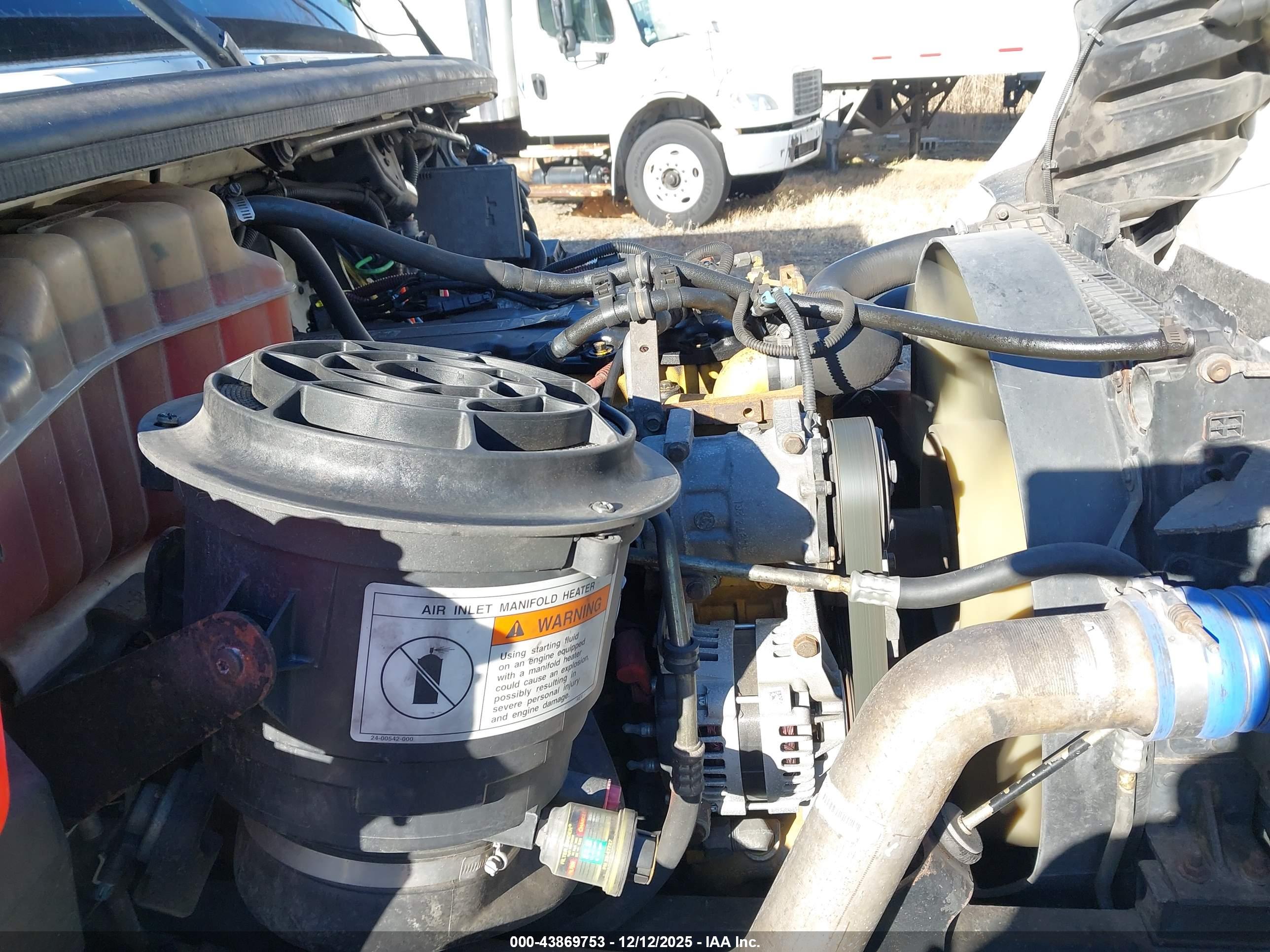 FREIGHTLINER M2 image 10