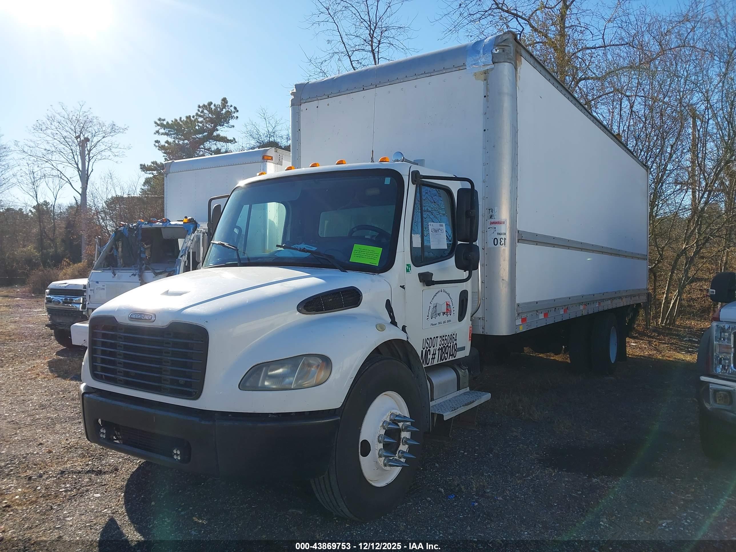 FREIGHTLINER M2 image 2