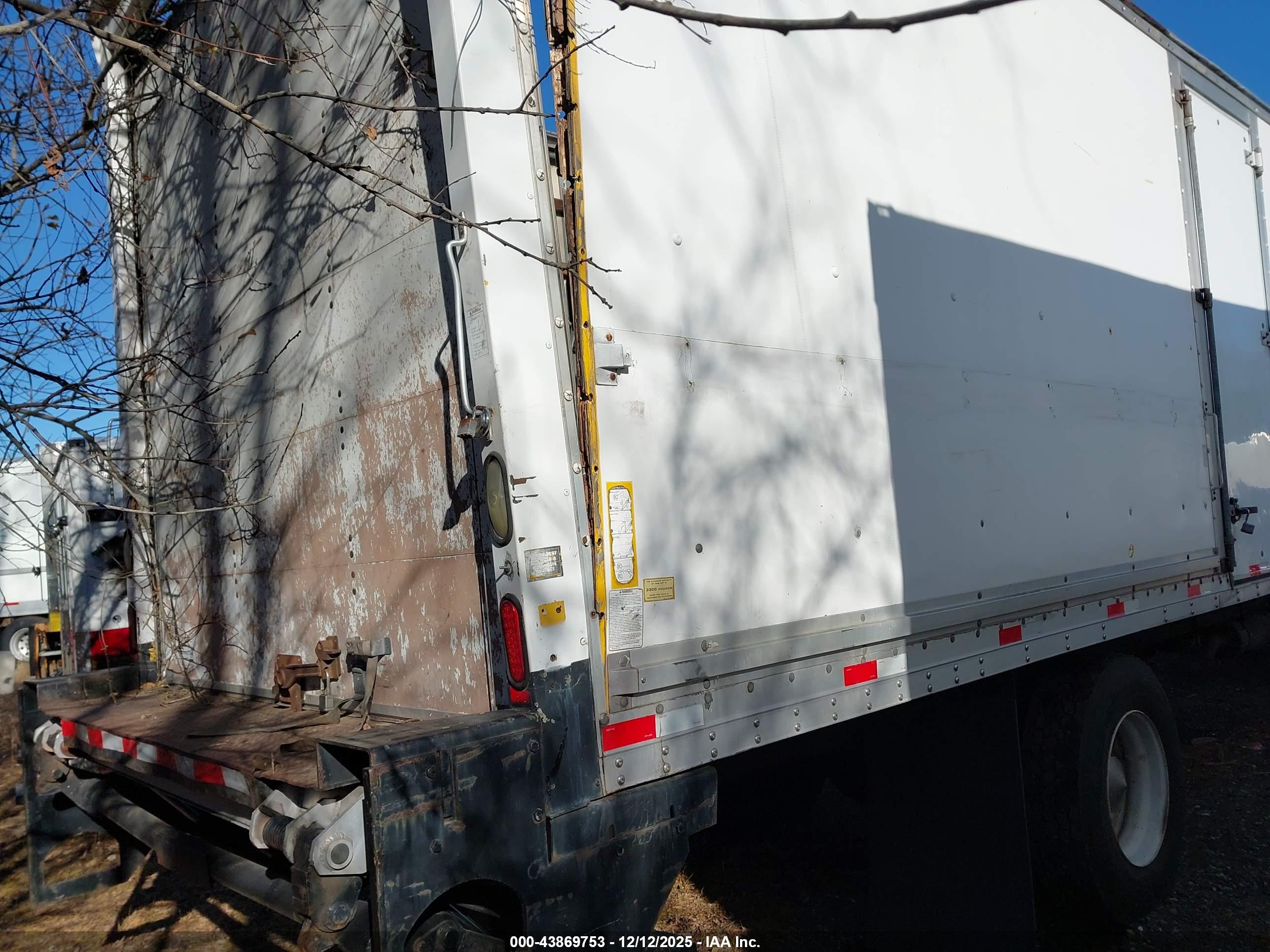 FREIGHTLINER M2 image 4