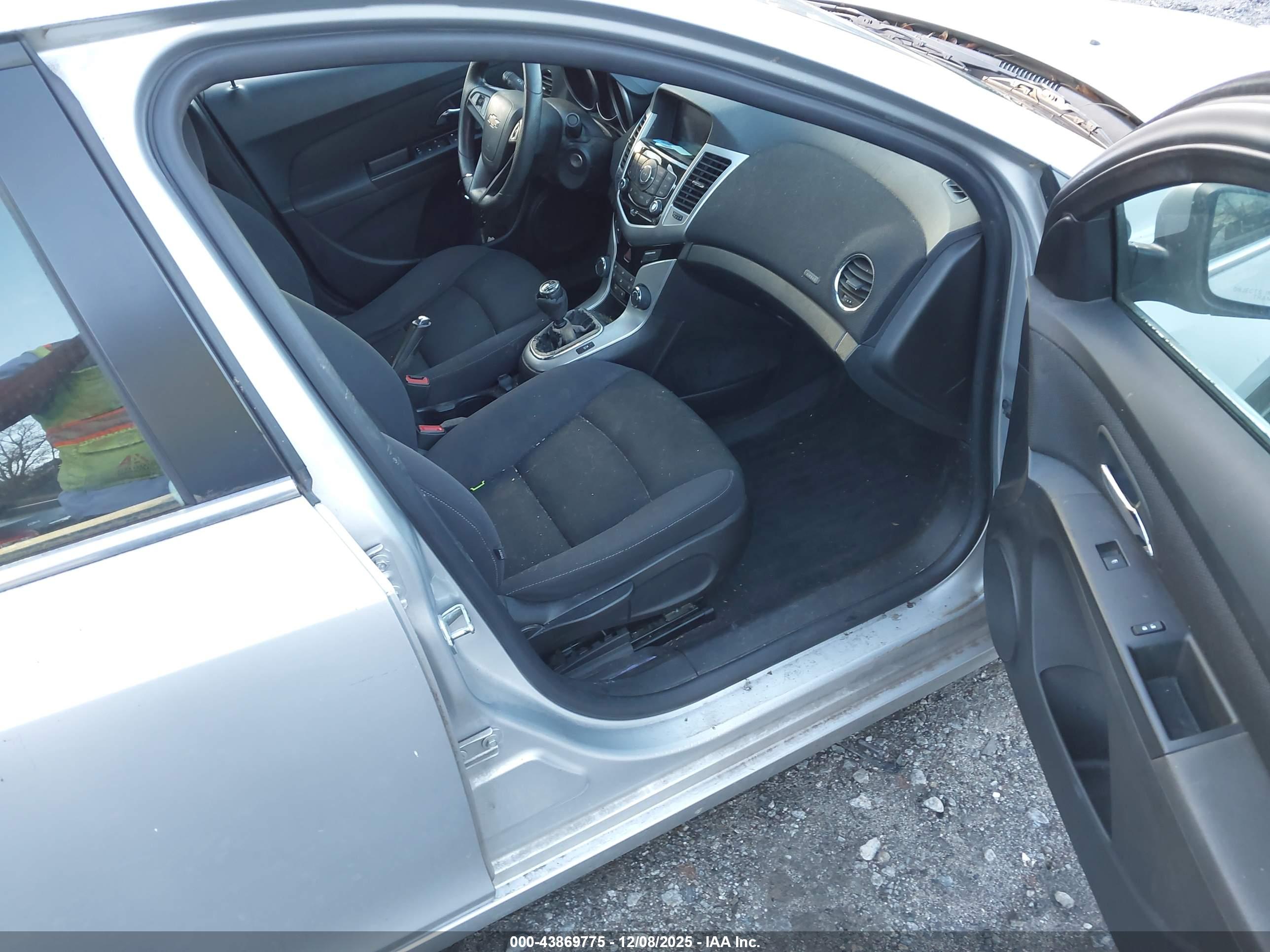 CHEVROLET CRUZE image 5