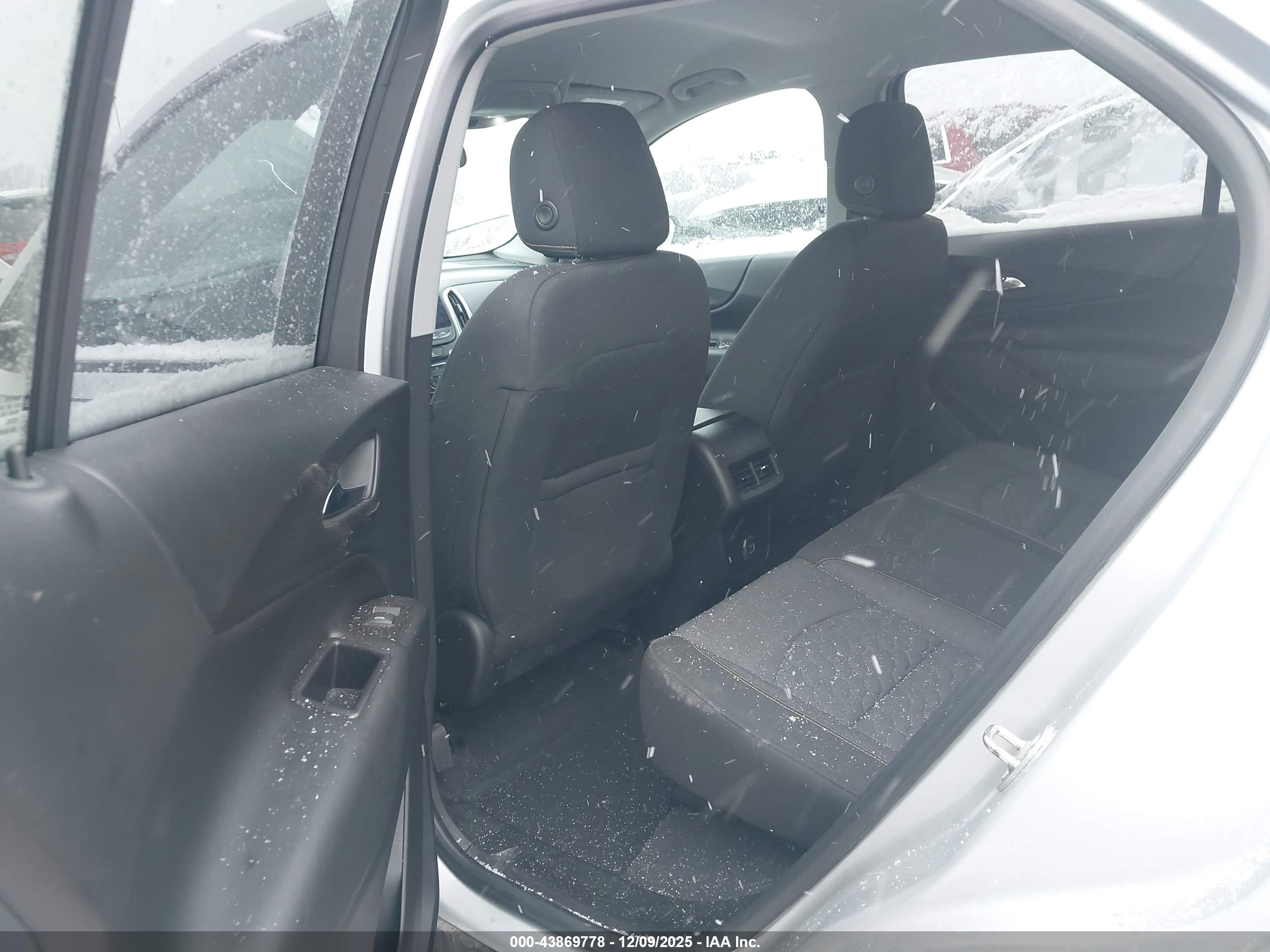 CHEVROLET EQUINOX image 8