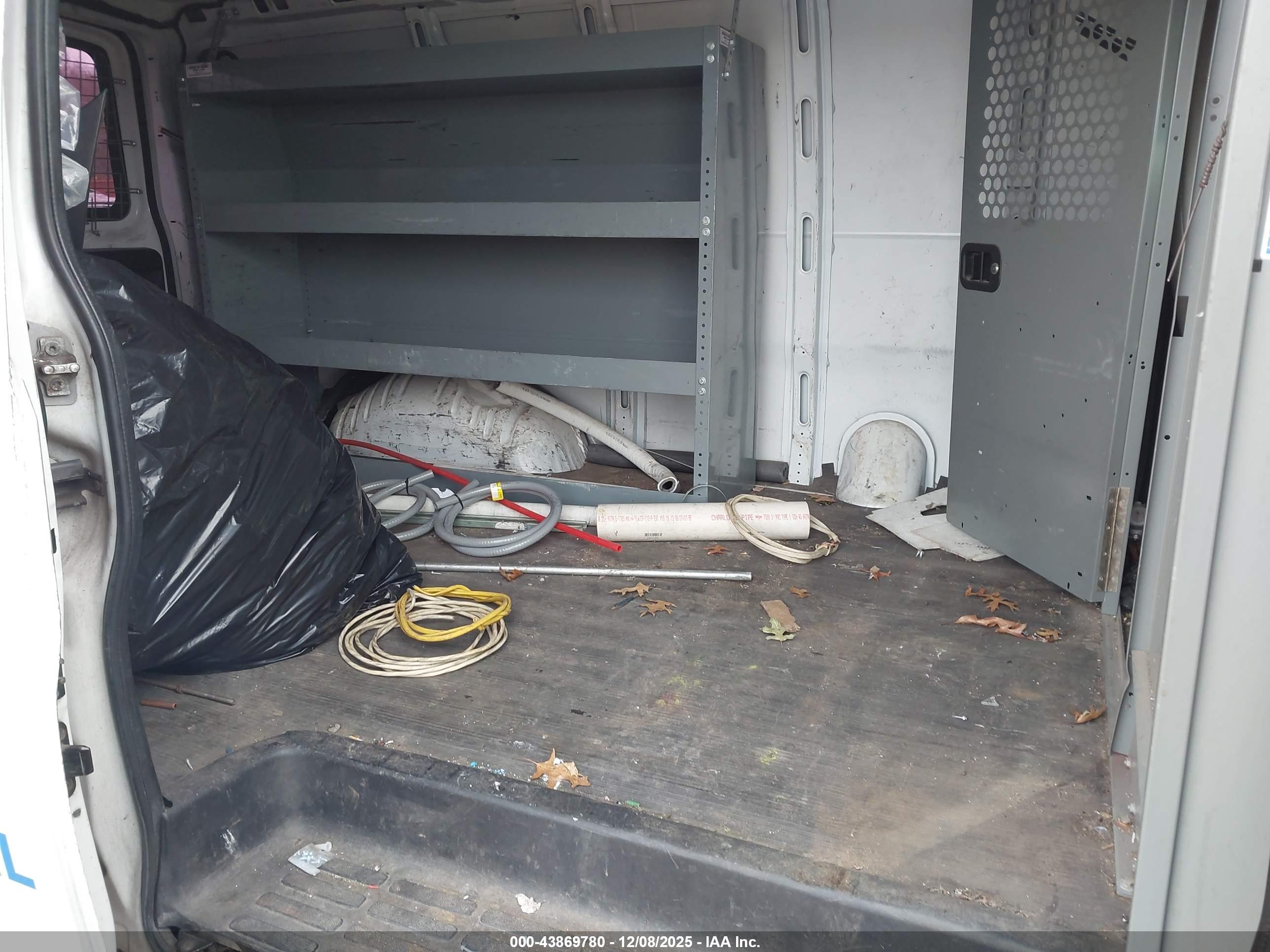 CHEVROLET EXPRESS image 8