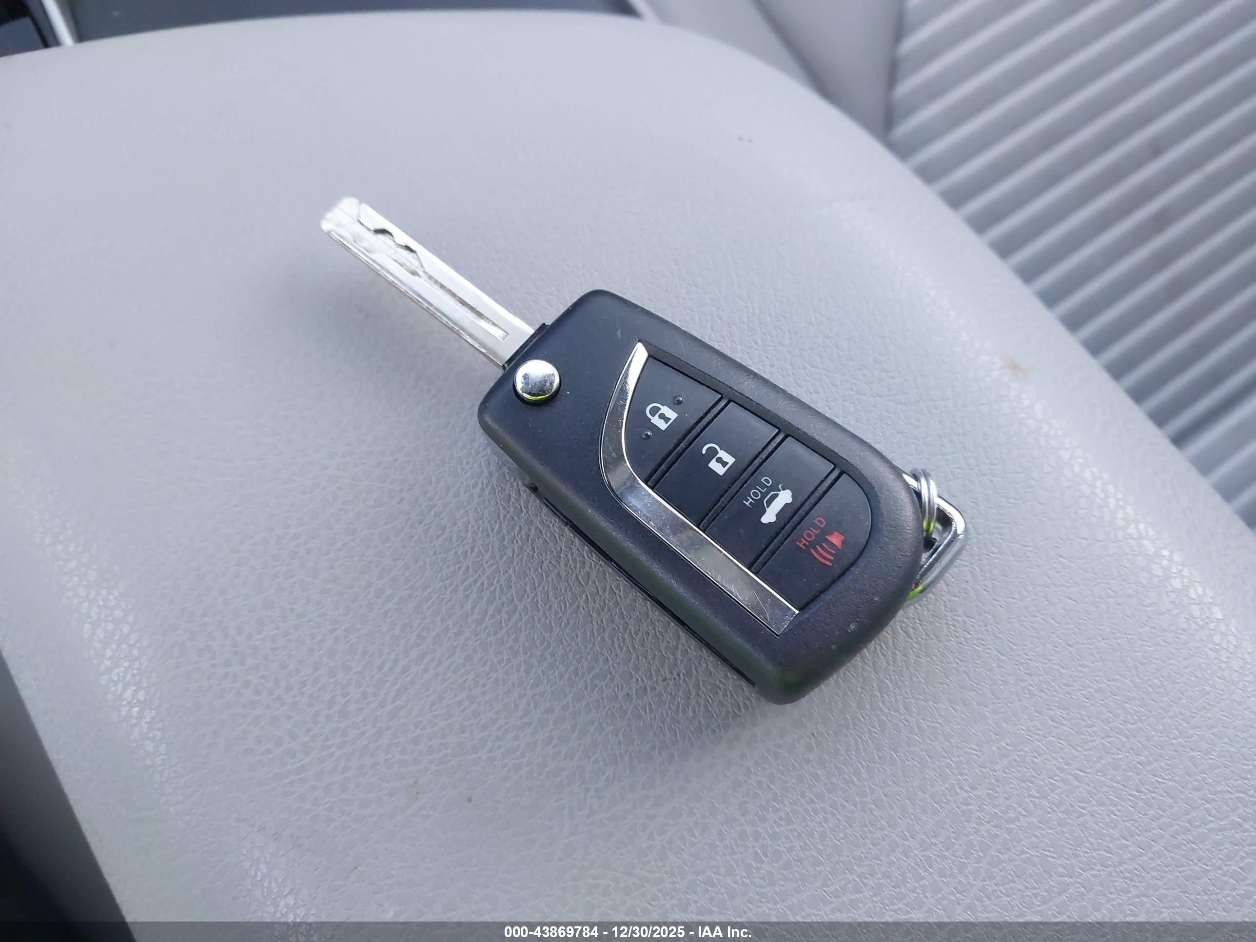 TOYOTA CAMRY image 11