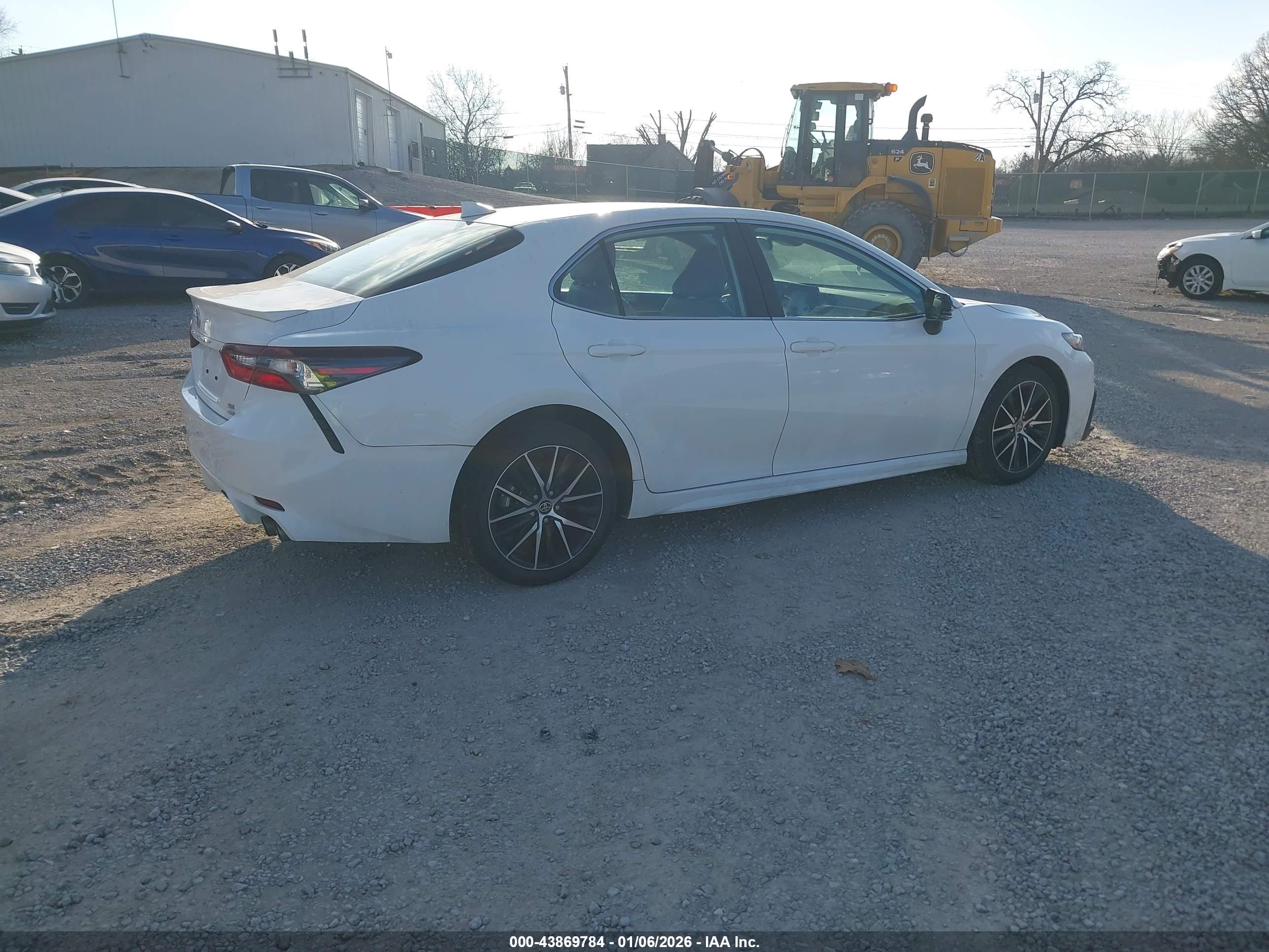 TOYOTA CAMRY image 4