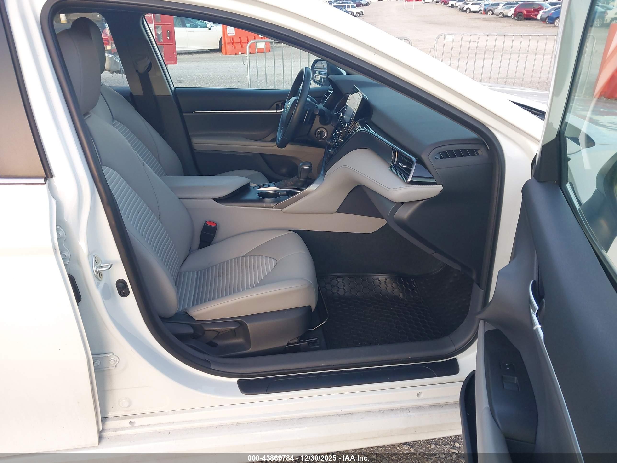 TOYOTA CAMRY image 5