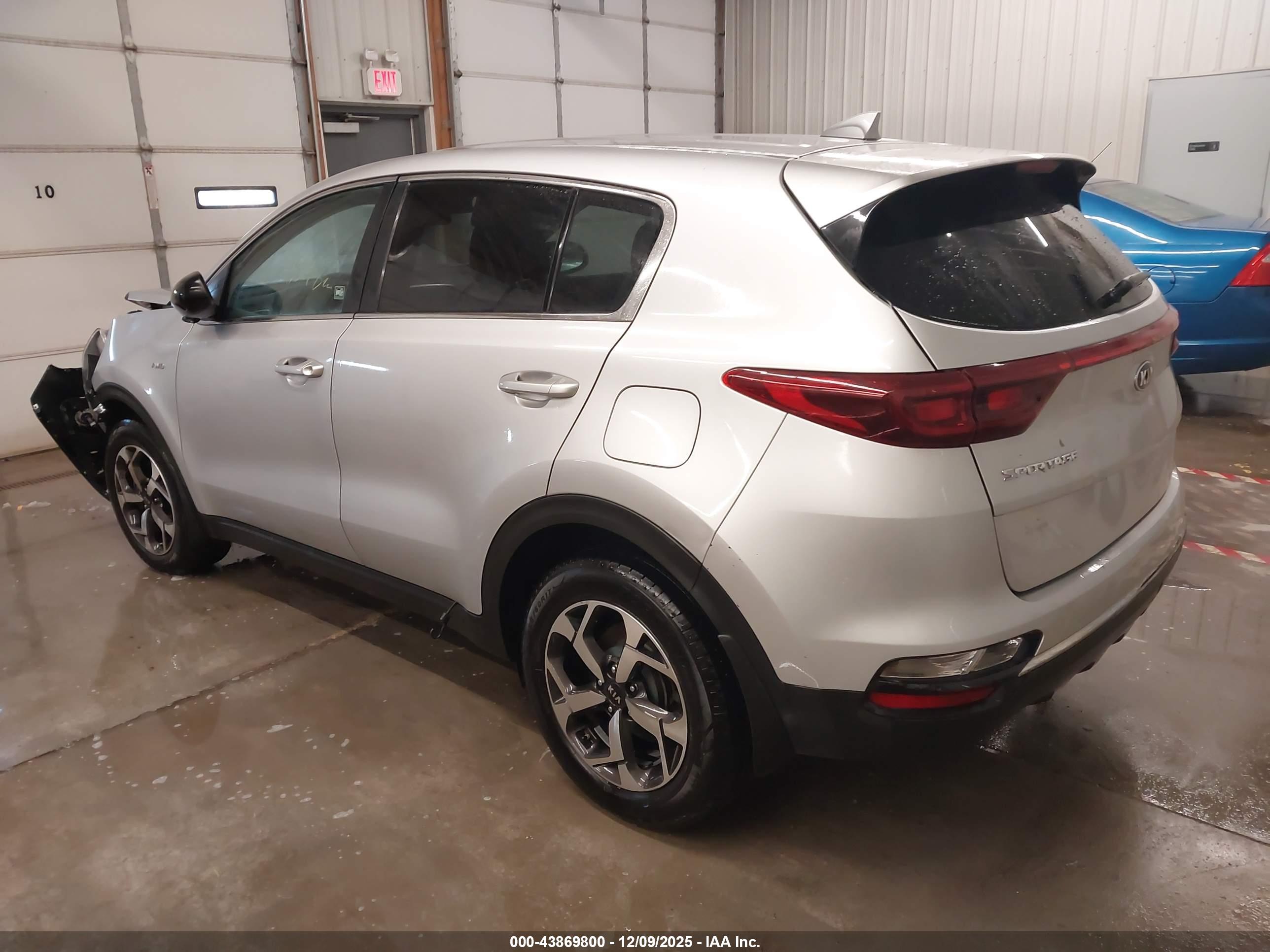 KIA SPORTAGE image 3