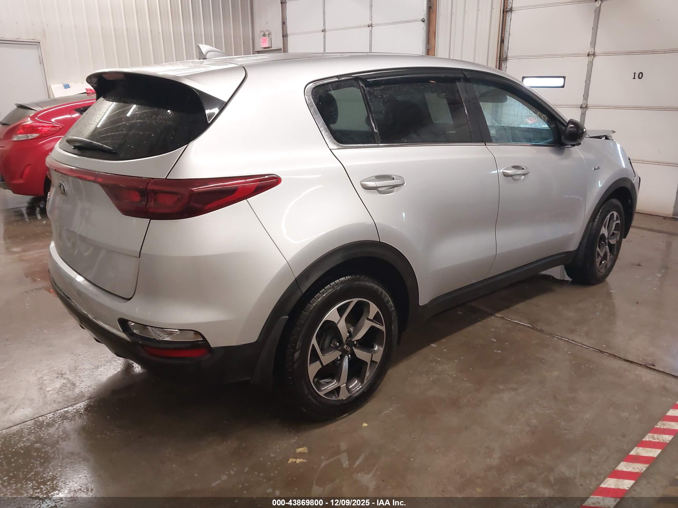 KIA SPORTAGE image 4