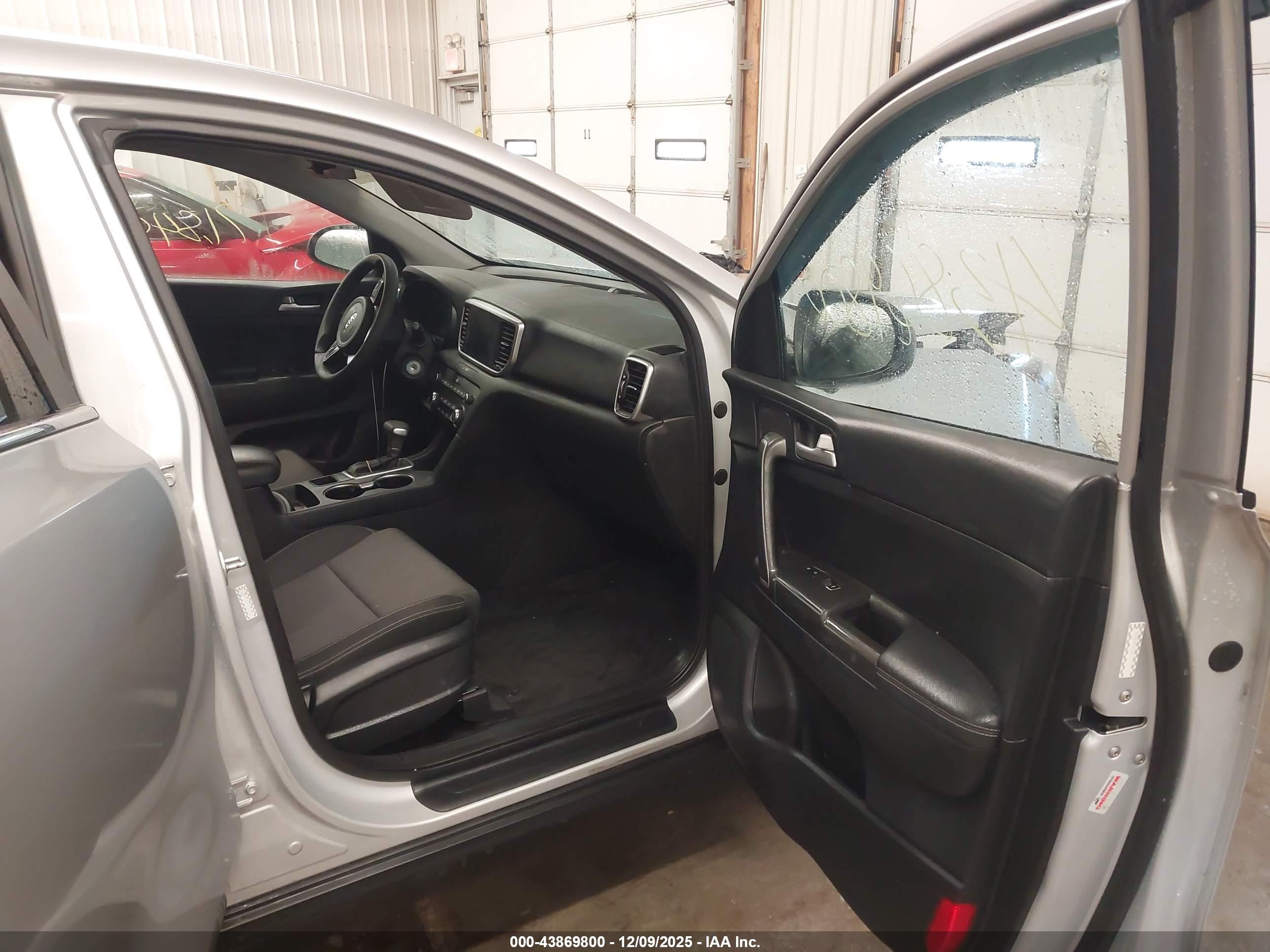 KIA SPORTAGE image 5