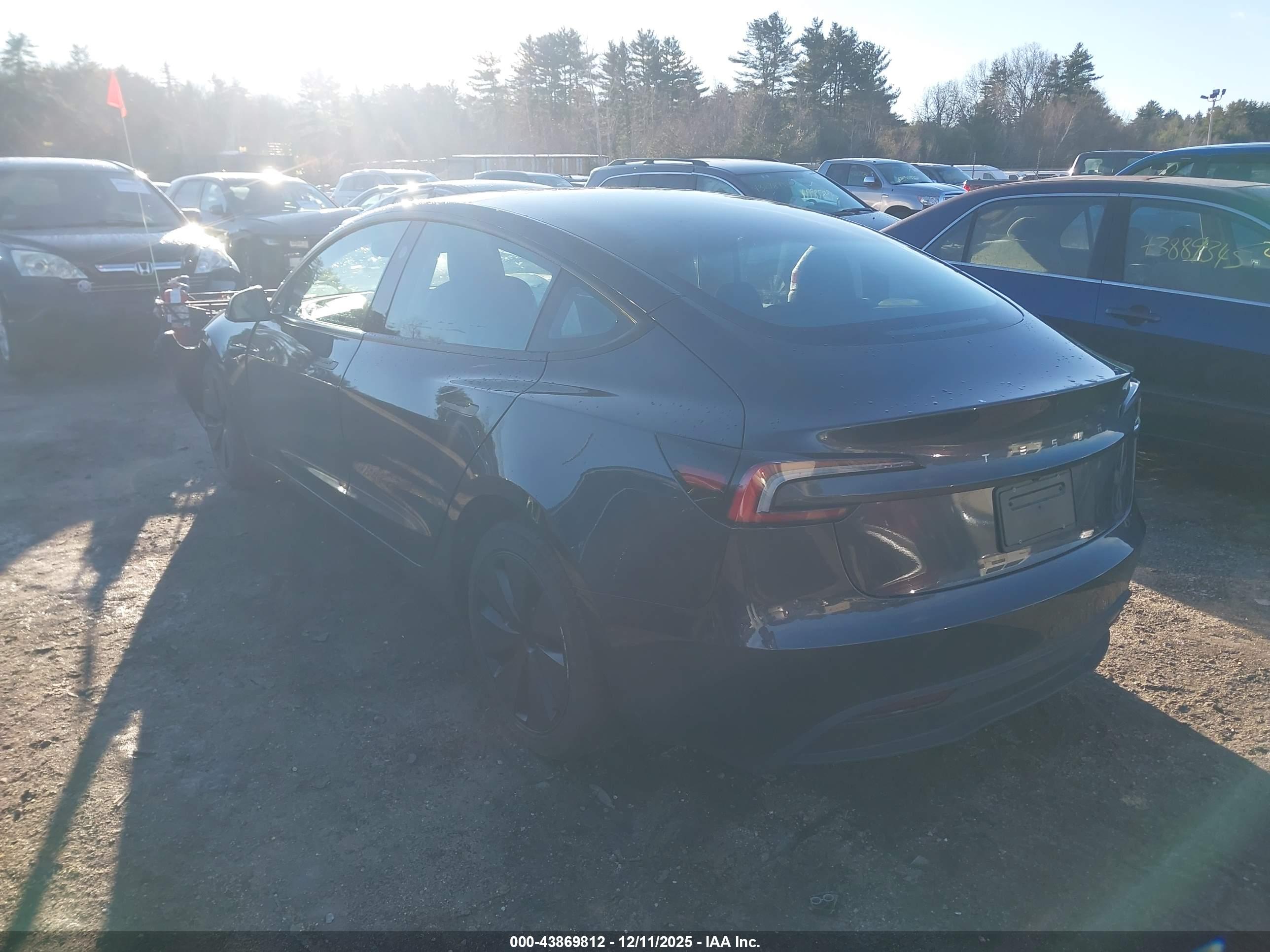 TESLA MODEL image 3