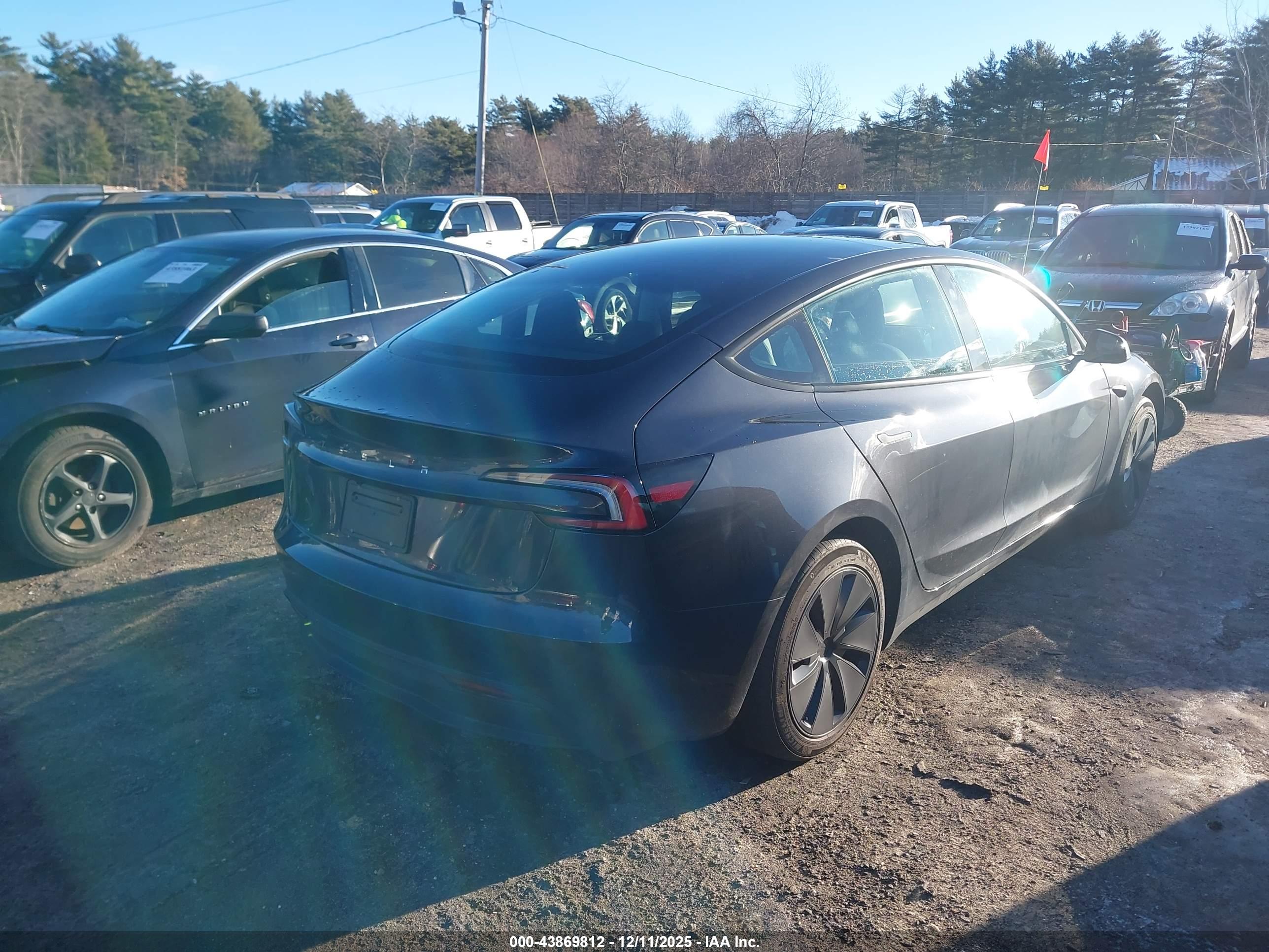 TESLA MODEL image 4