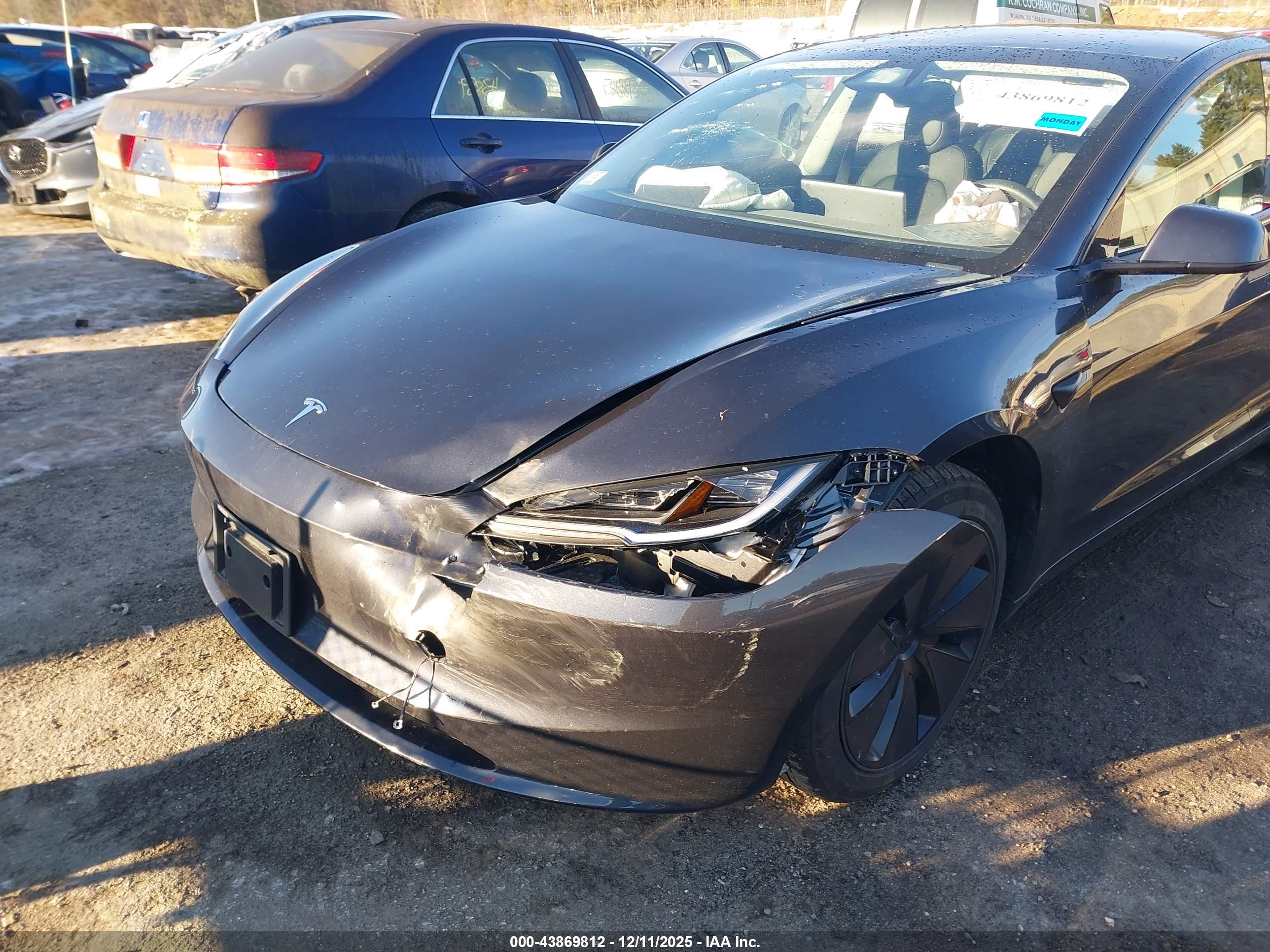 TESLA MODEL image 6