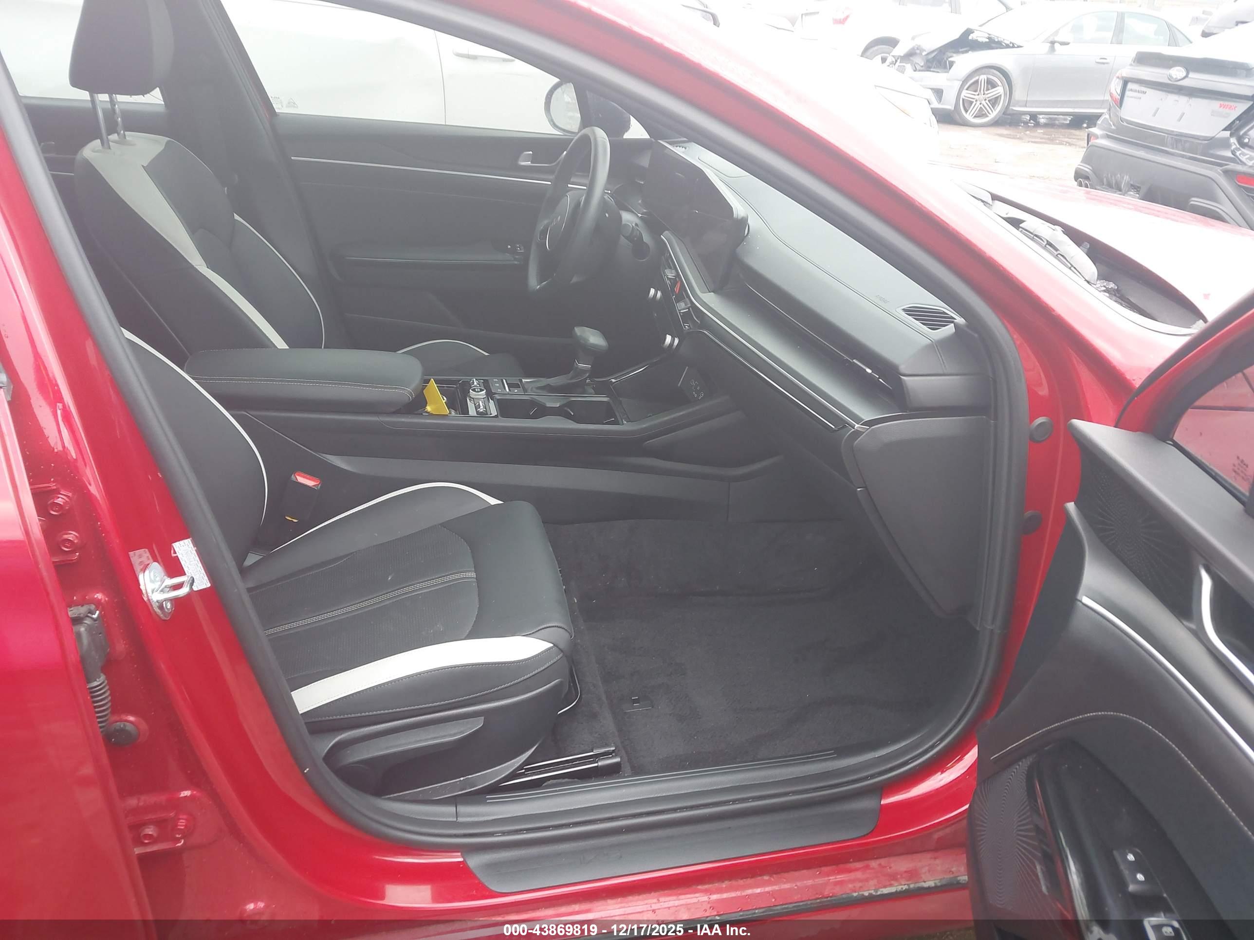 KIA K5 image 5