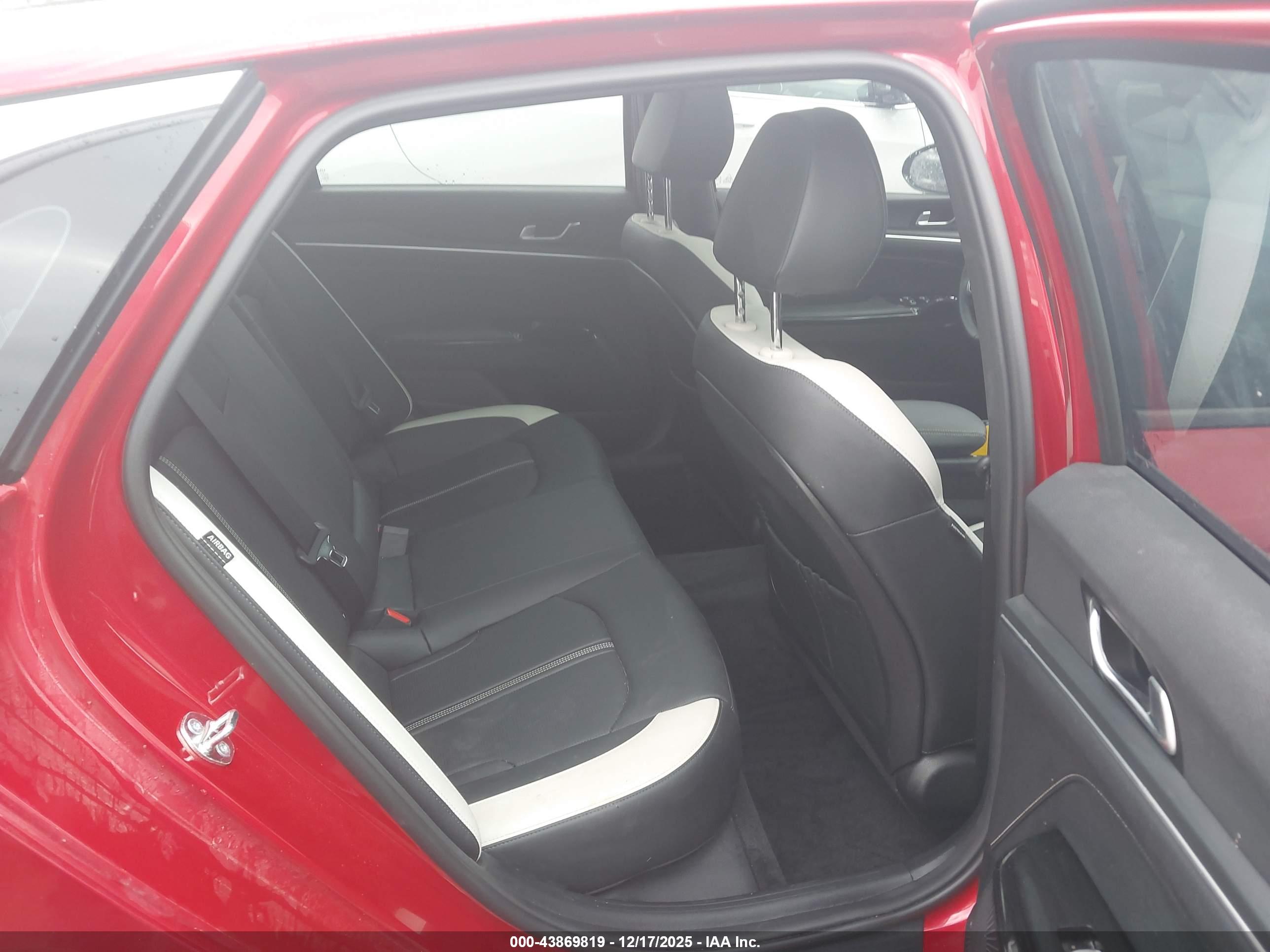 KIA K5 image 8