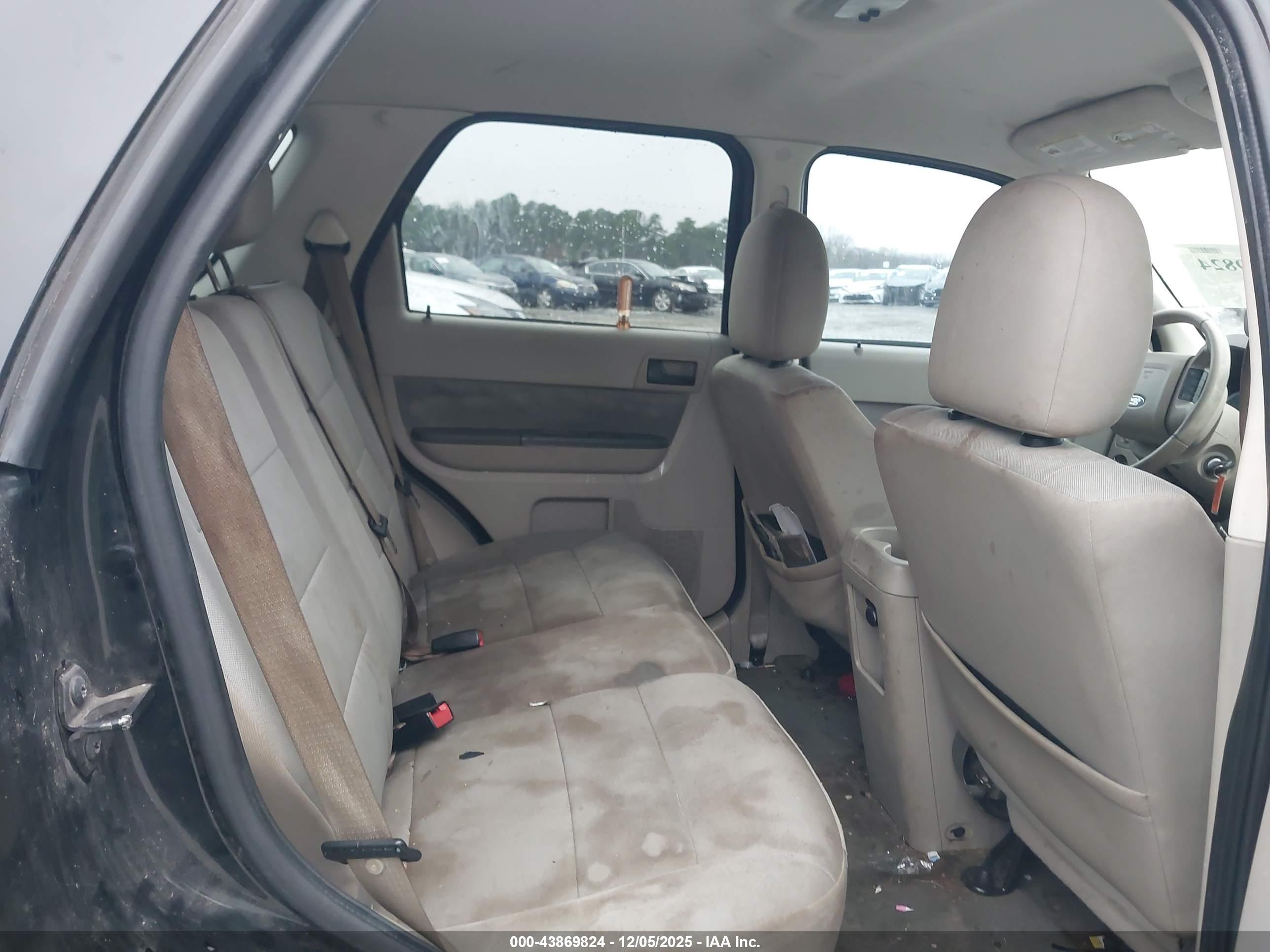FORD ESCAPE image 8
