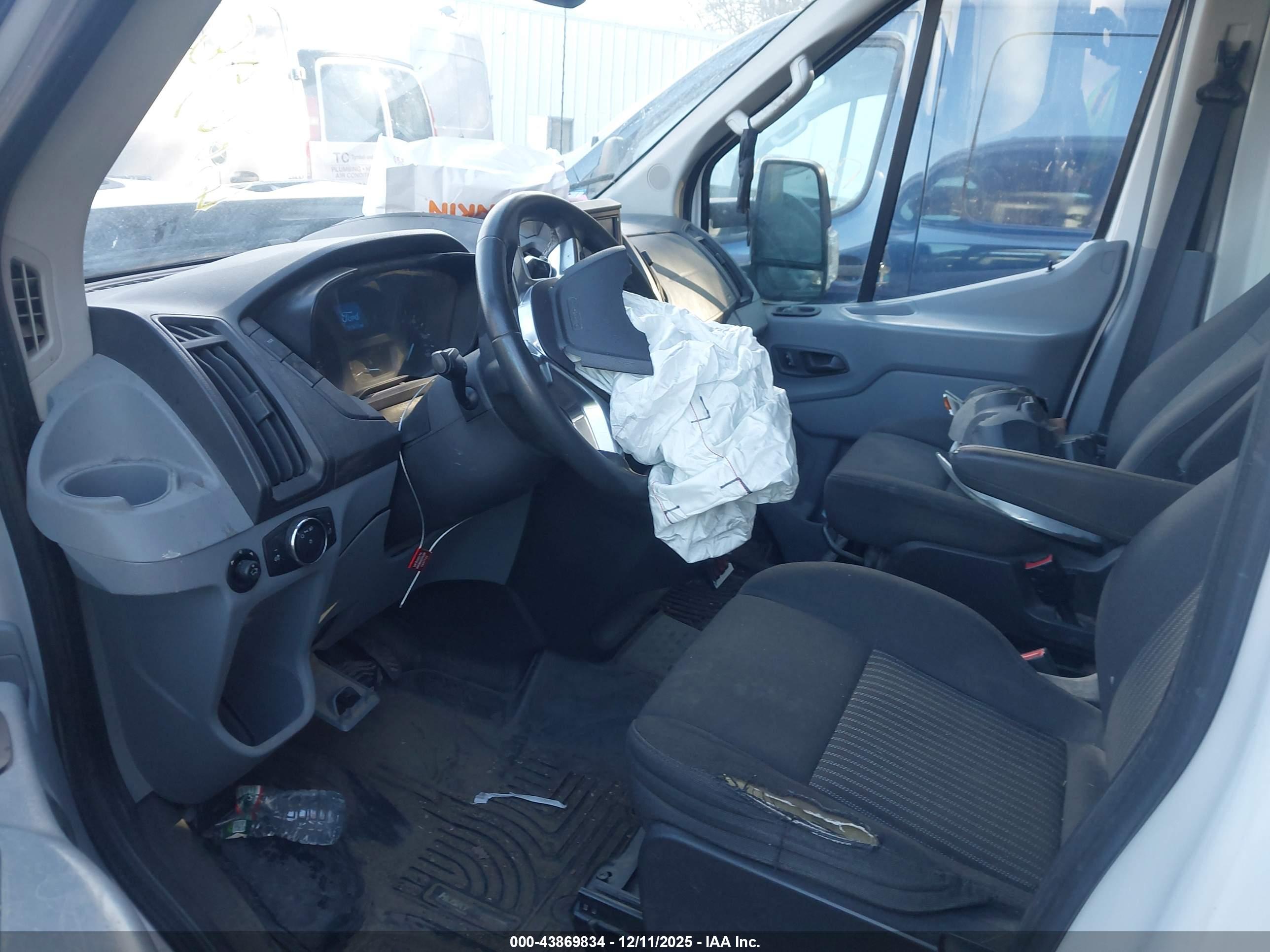 FORD TRANSIT-250 image 7