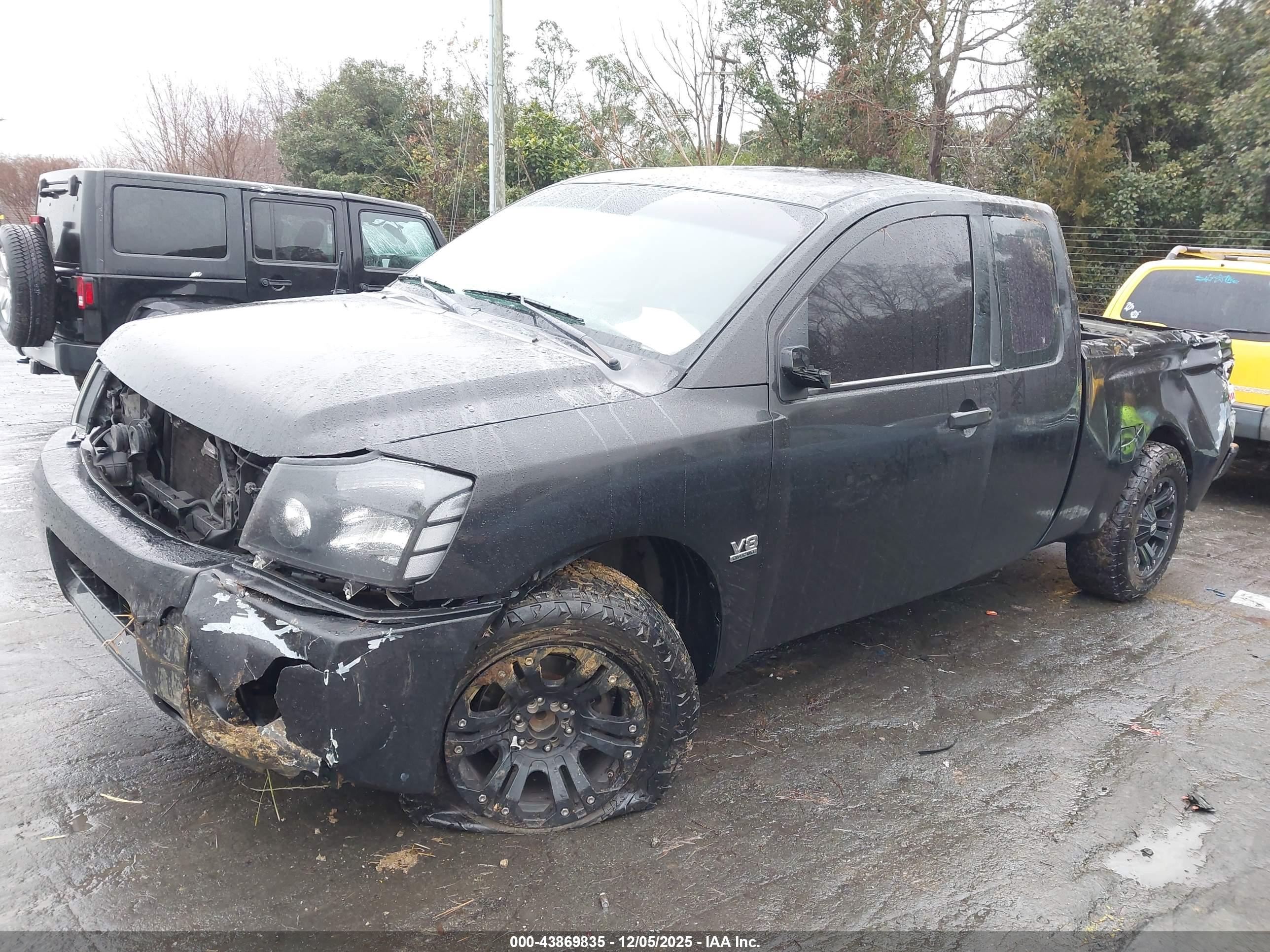 NISSAN TITAN image 2