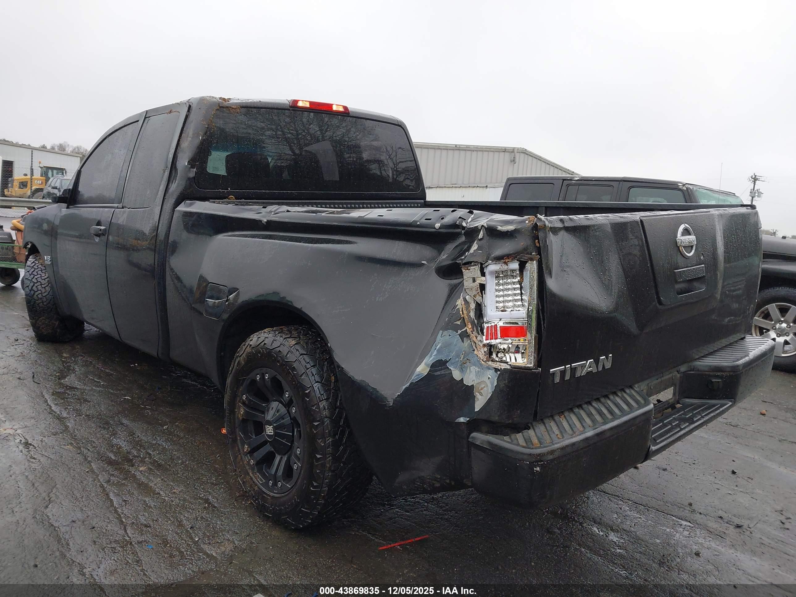NISSAN TITAN image 3