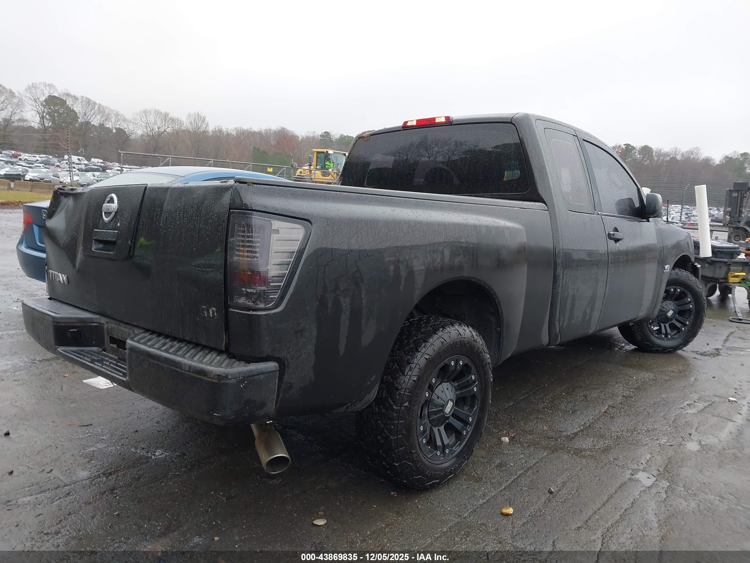 NISSAN TITAN image 4