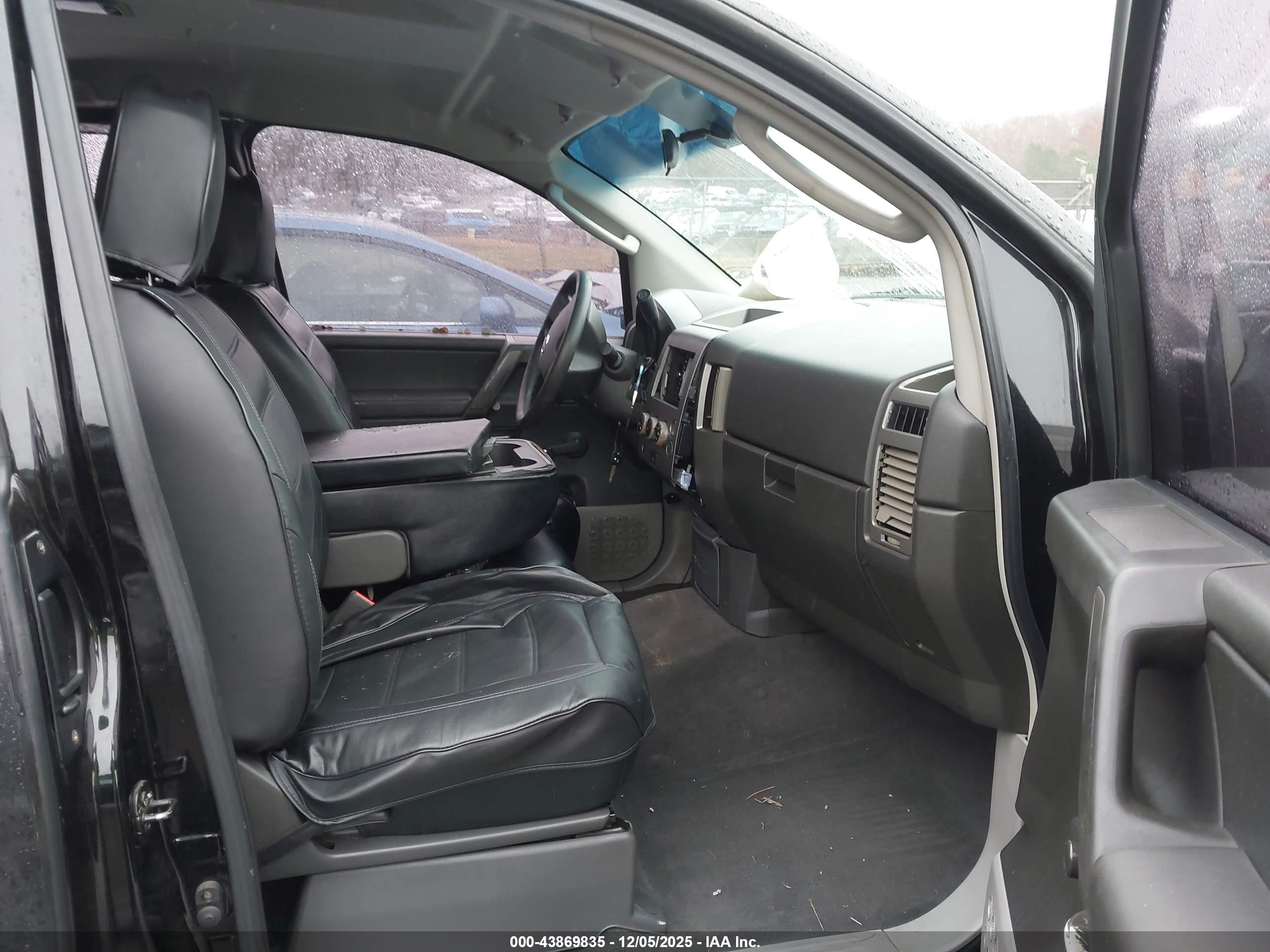 NISSAN TITAN image 5