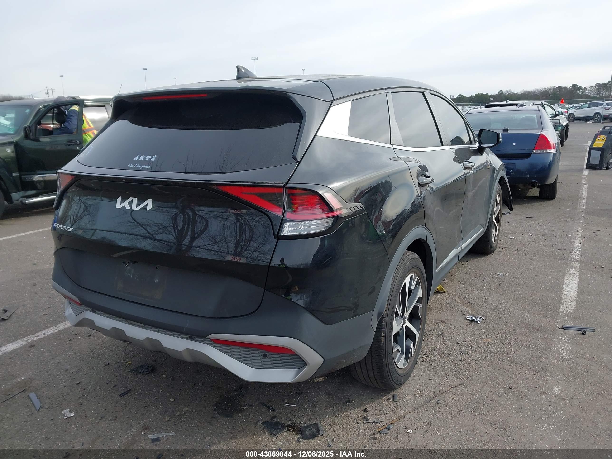 KIA SPORTAGE image 4